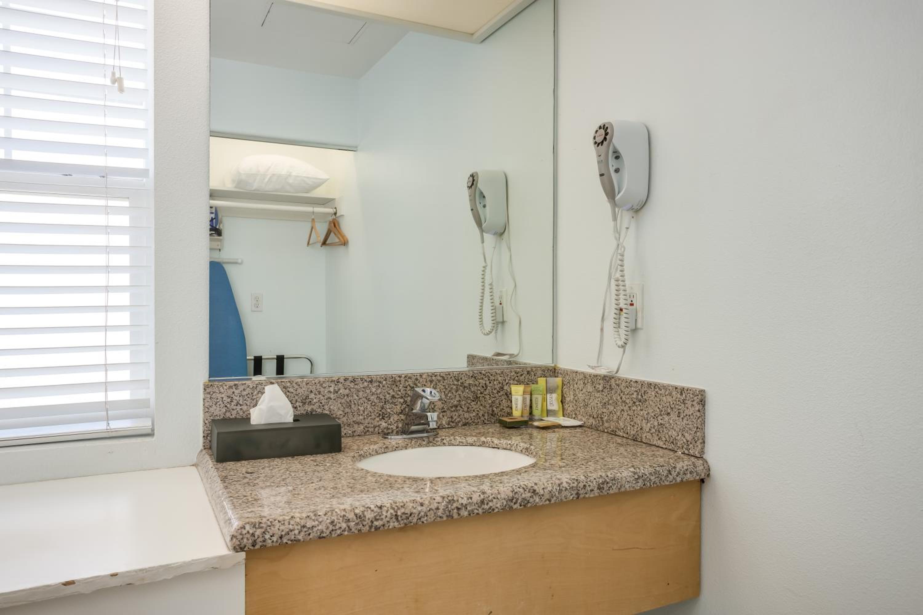 King Room with Partial View - Photo 4
