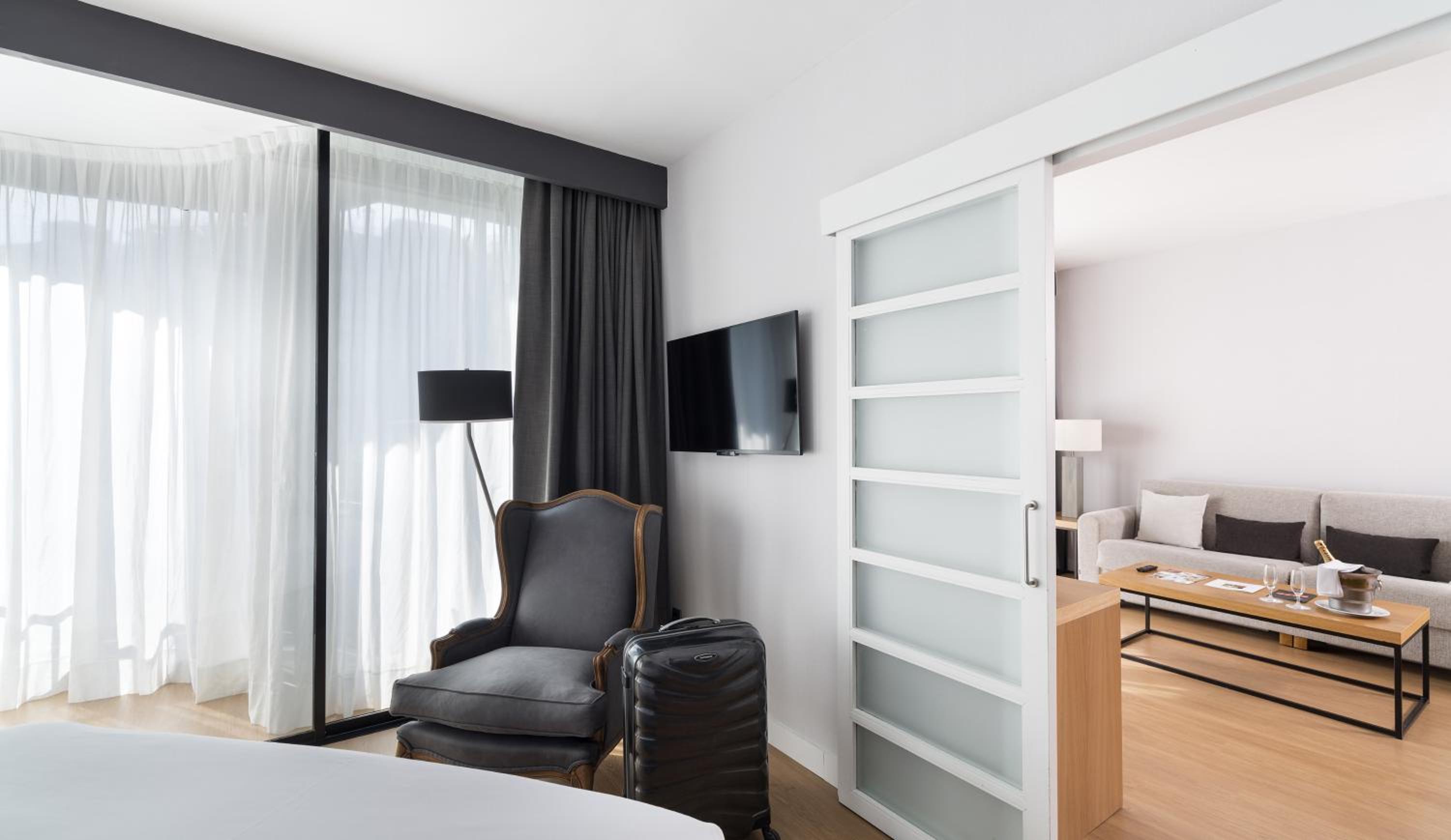 Suite (1-2 Adults) photo 3