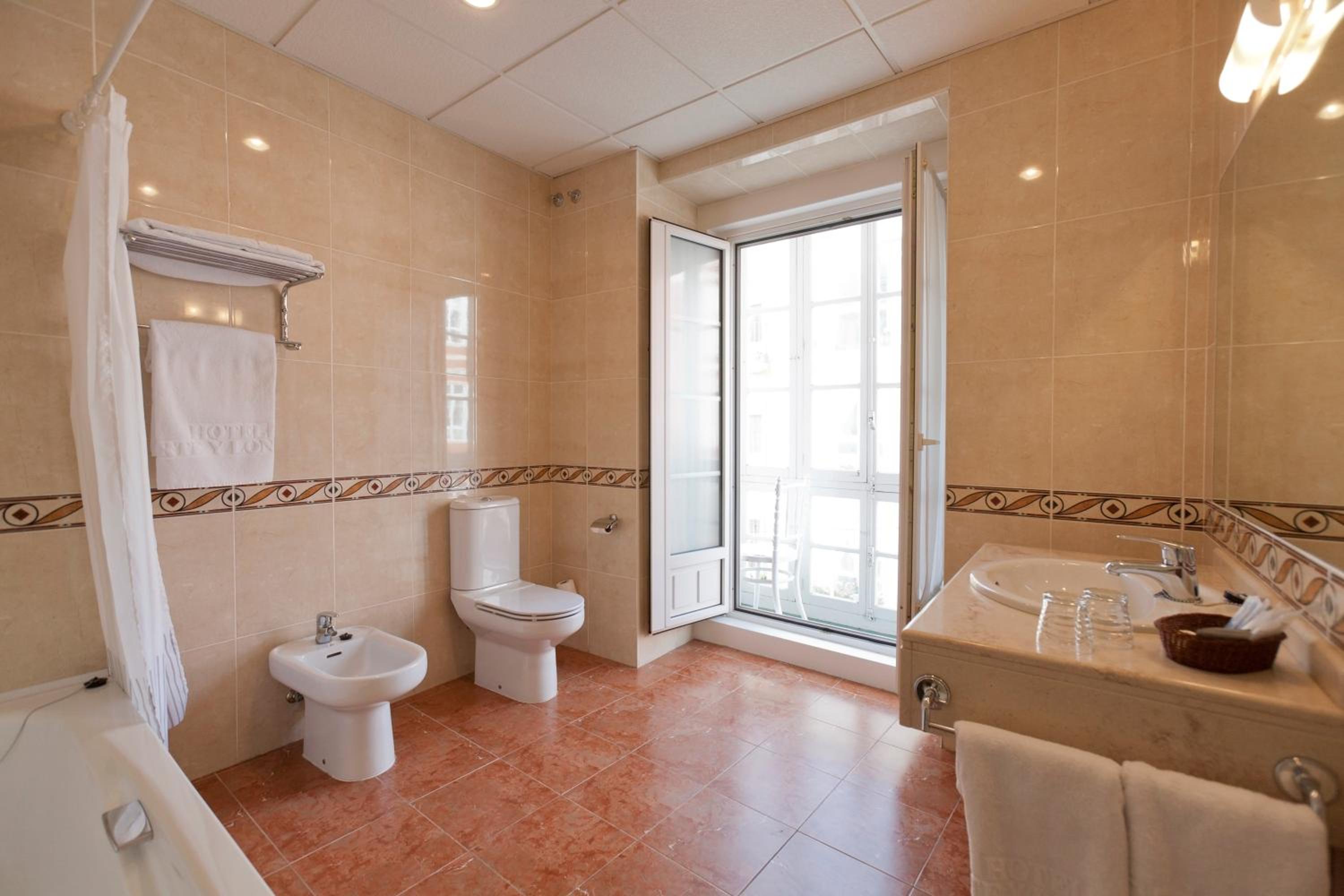 Double or Twin Room photo 3