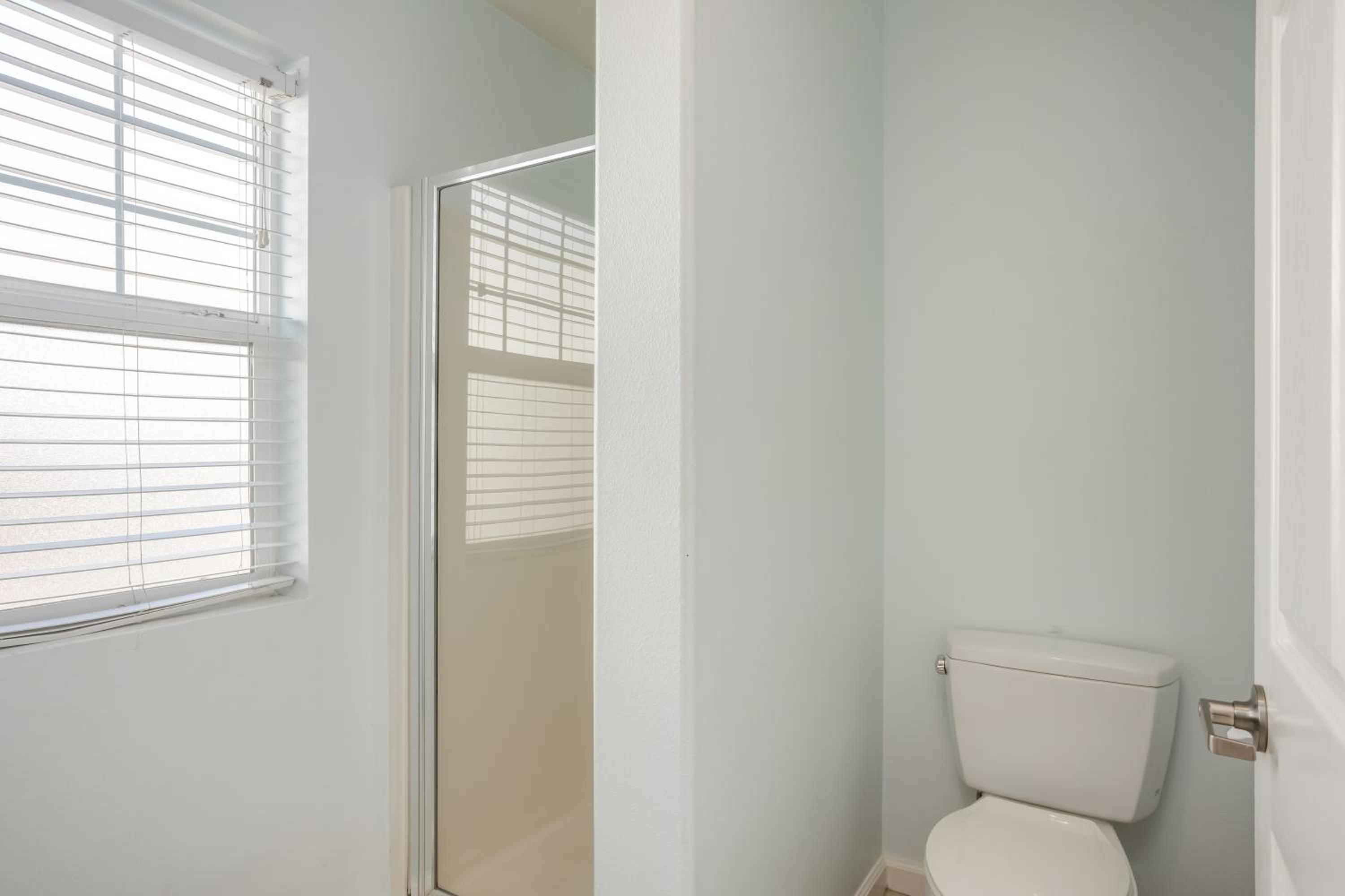Standard King Room - Photo 5