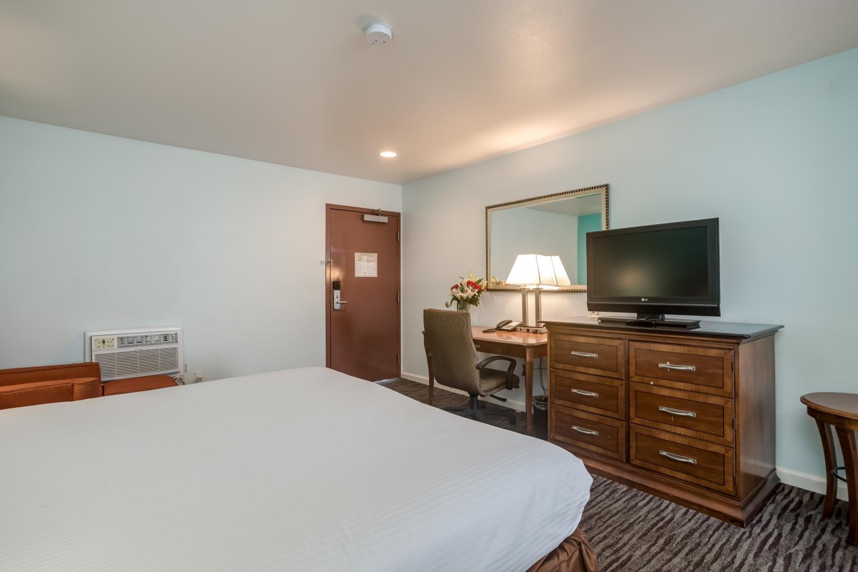 Standard King Room - Photo 2