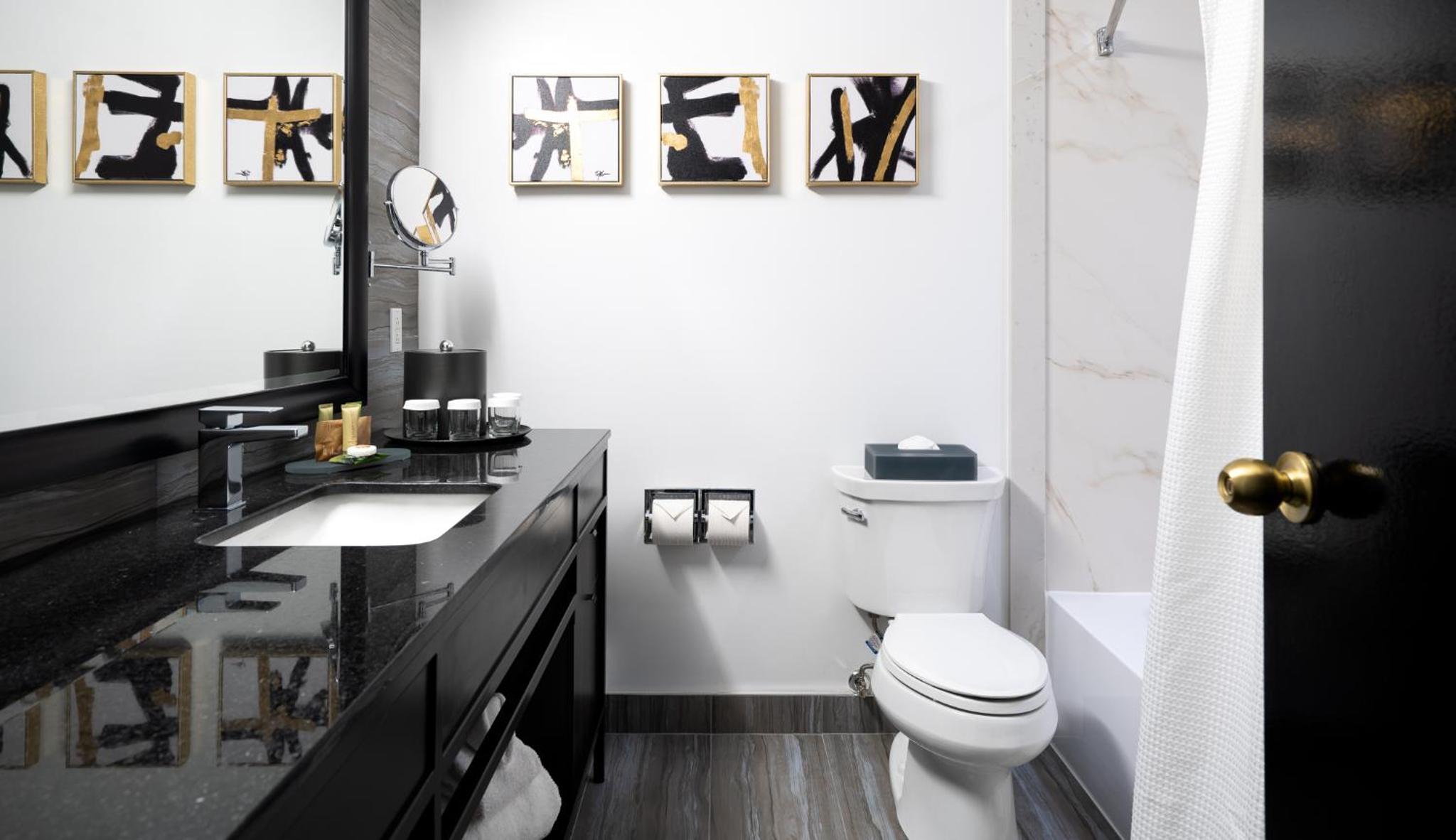 Deluxe King Room - Photo 4