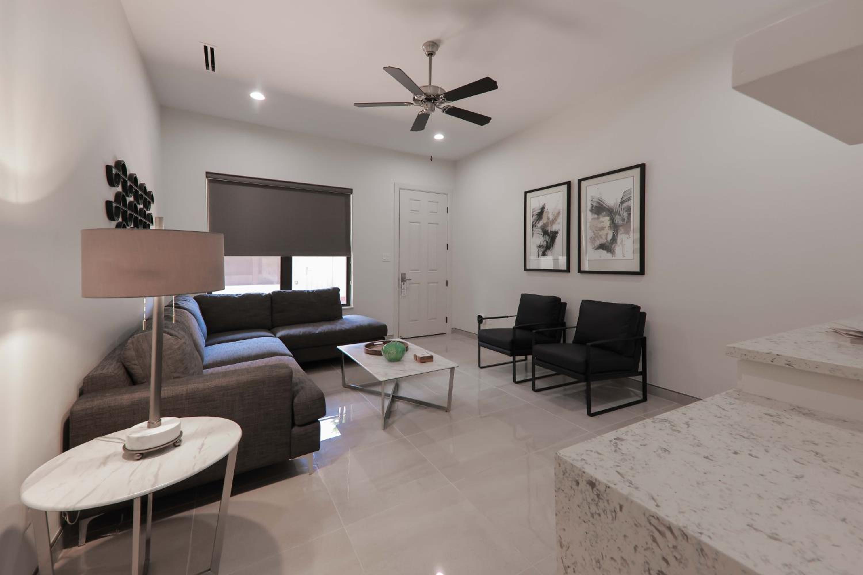 Deluxe King Room - Photo 4