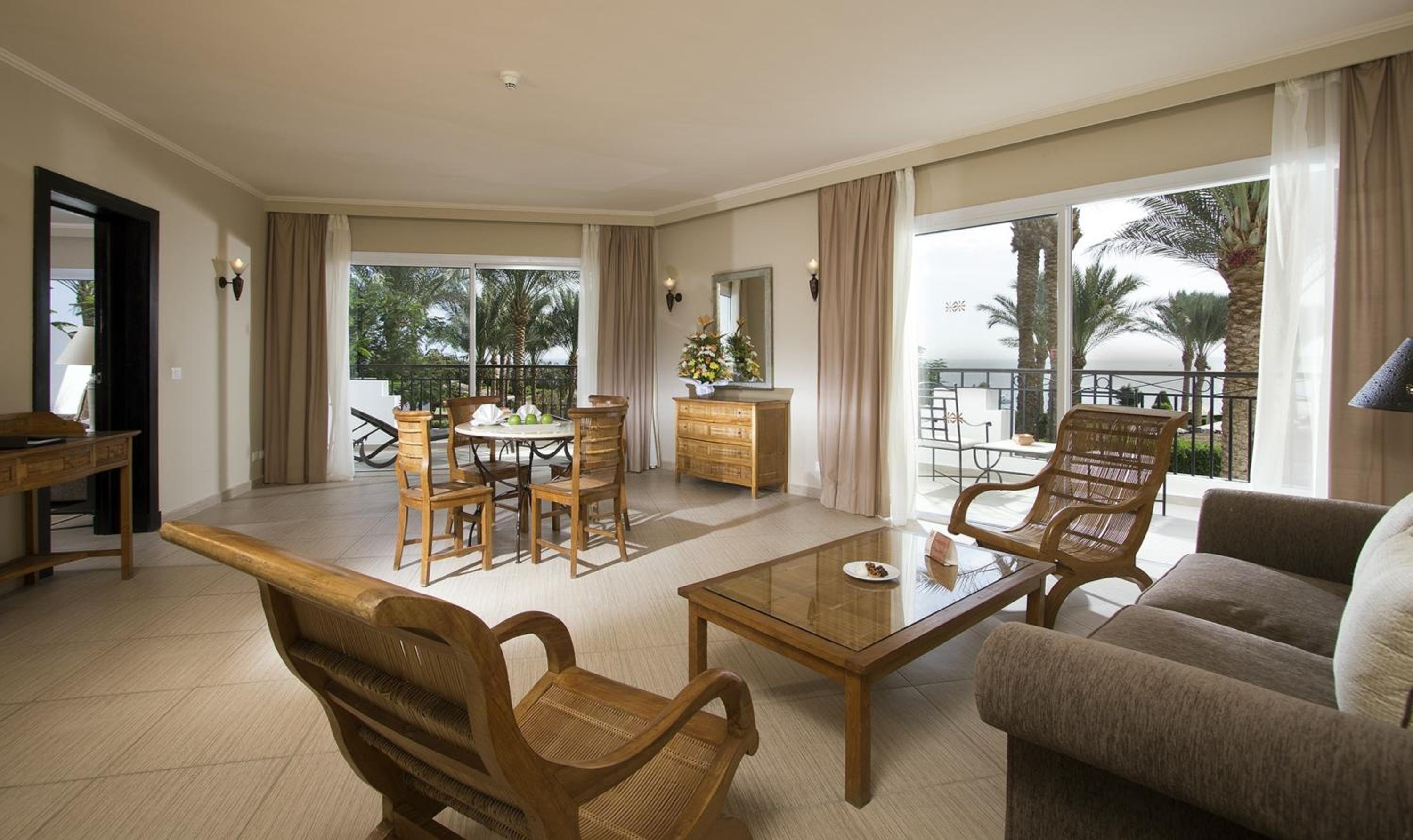 Junior Suite Queen Bed Sea View