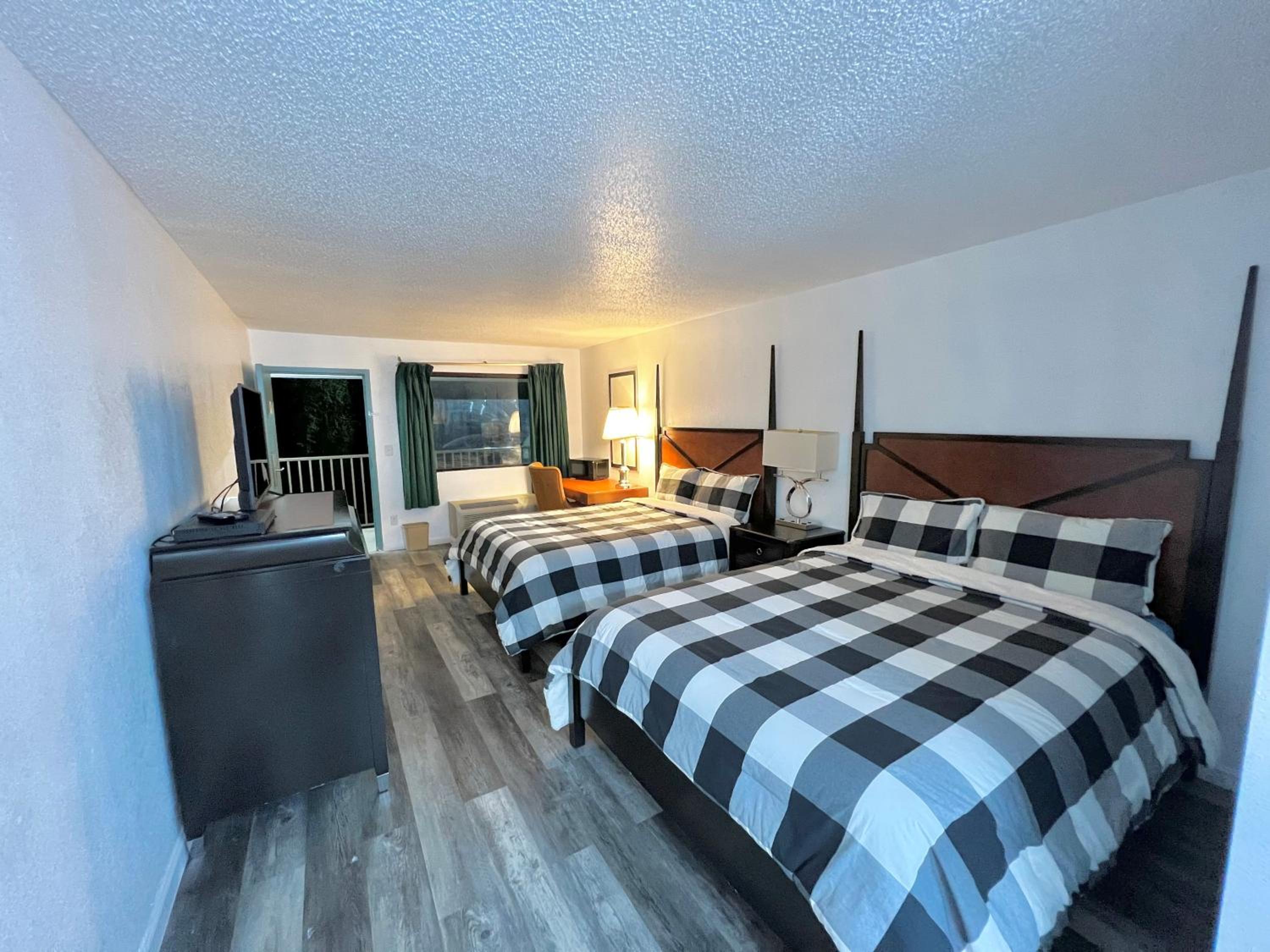 Double Room With Two Double Beds - Non-Smoking photo 1