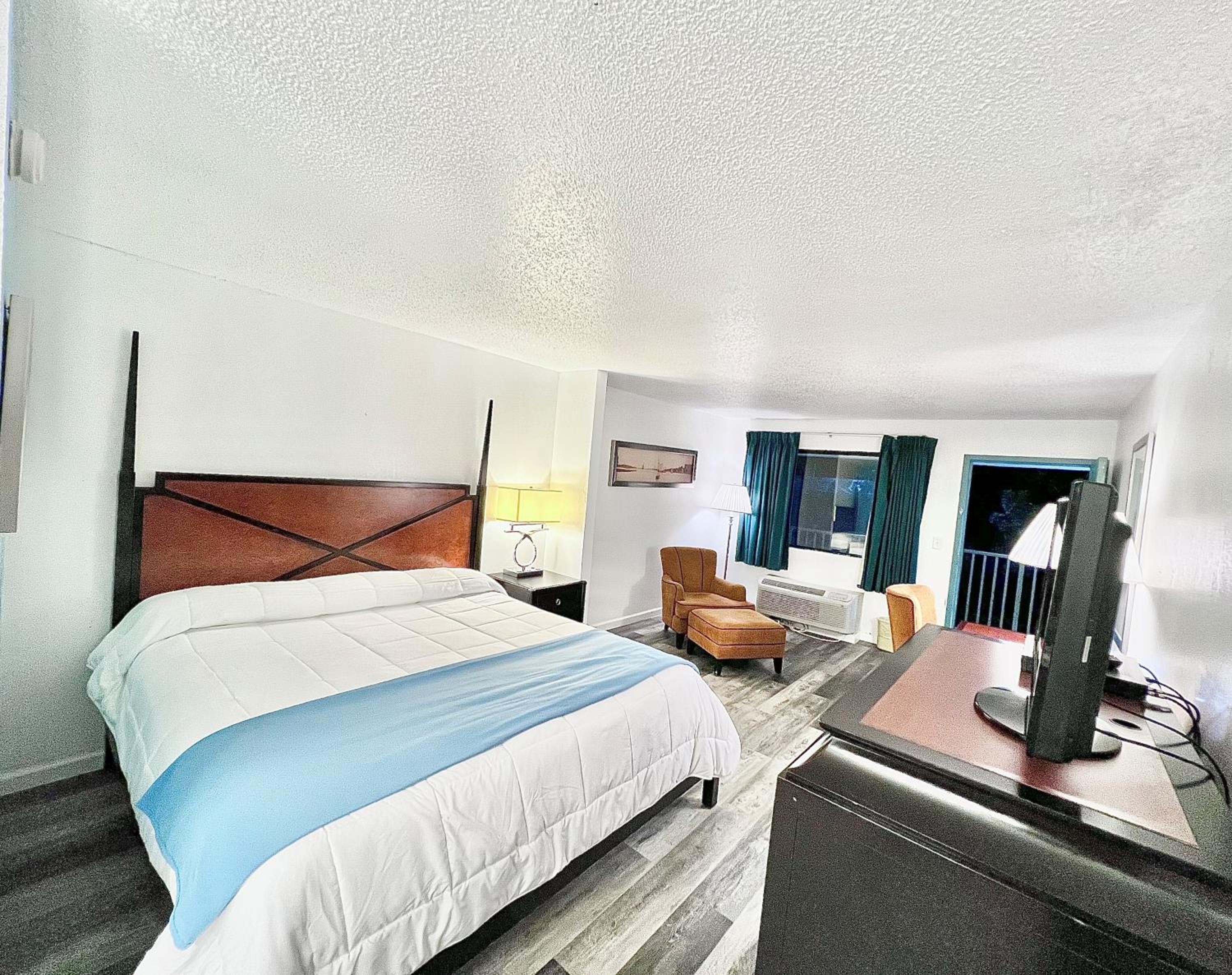 King Room - Non-Smoking photo 3