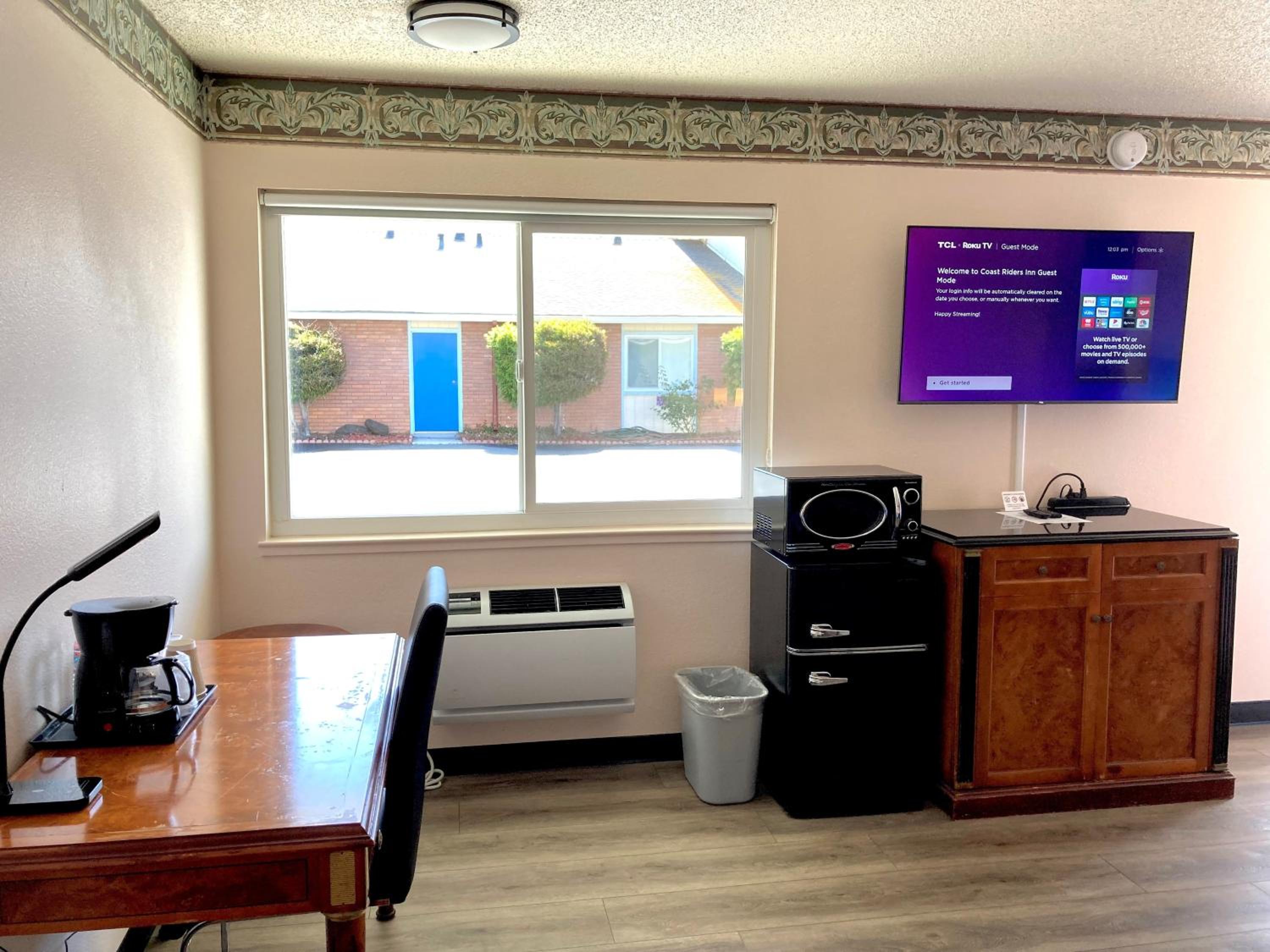 Deluxe King Room - Photo 9