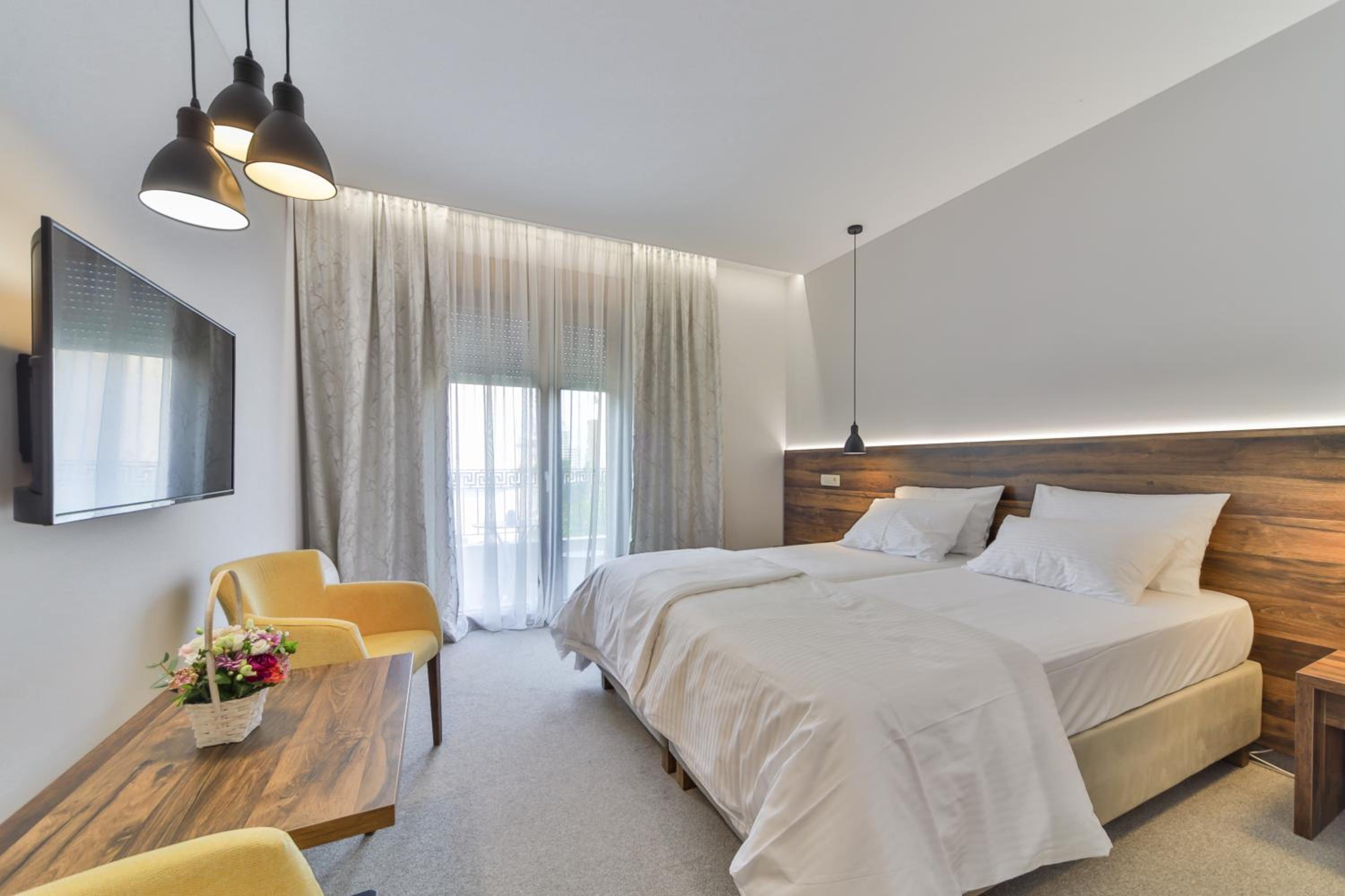 Deluxe Double or Twin Room - Photo 9