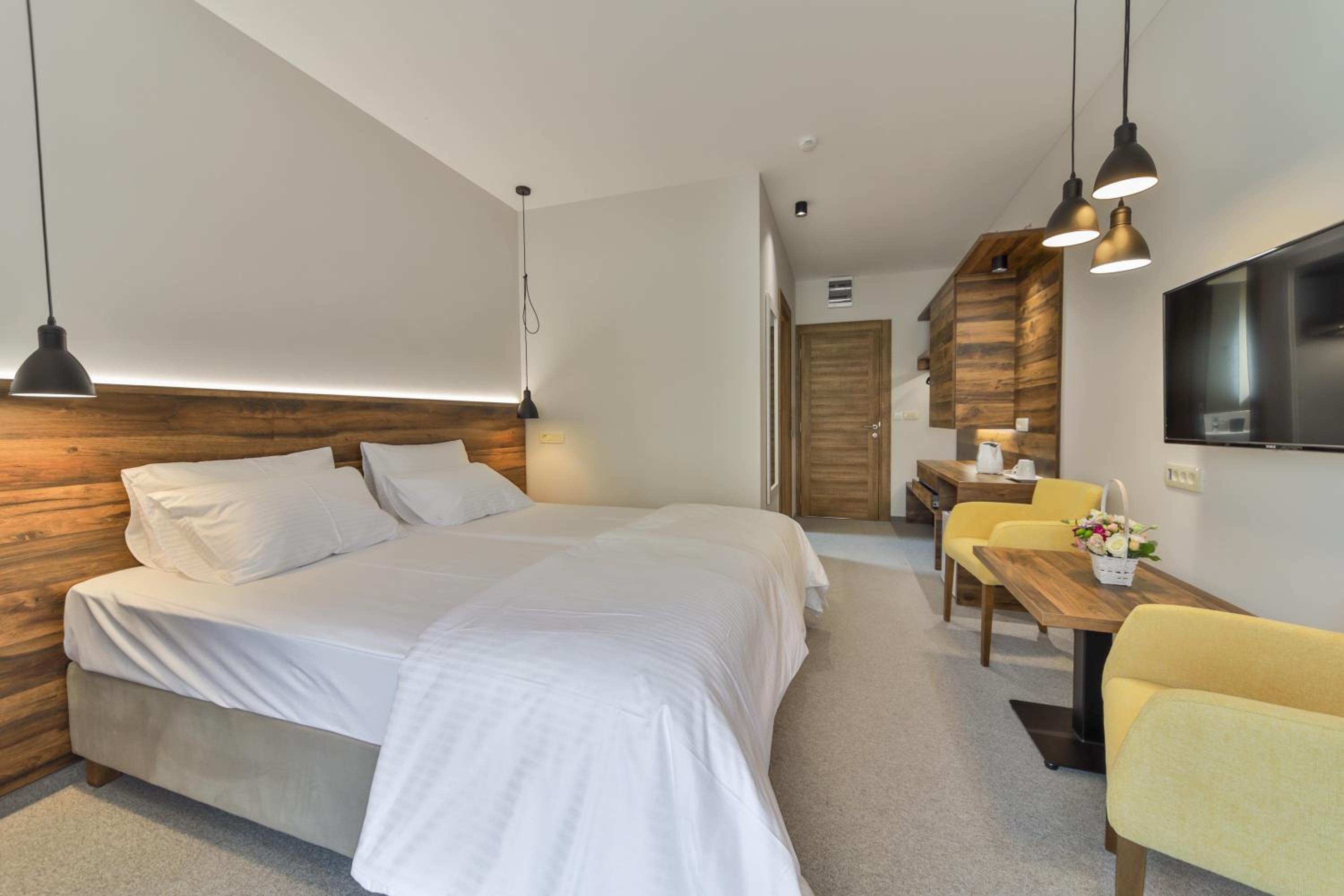 Deluxe Double or Twin Room - Photo 13
