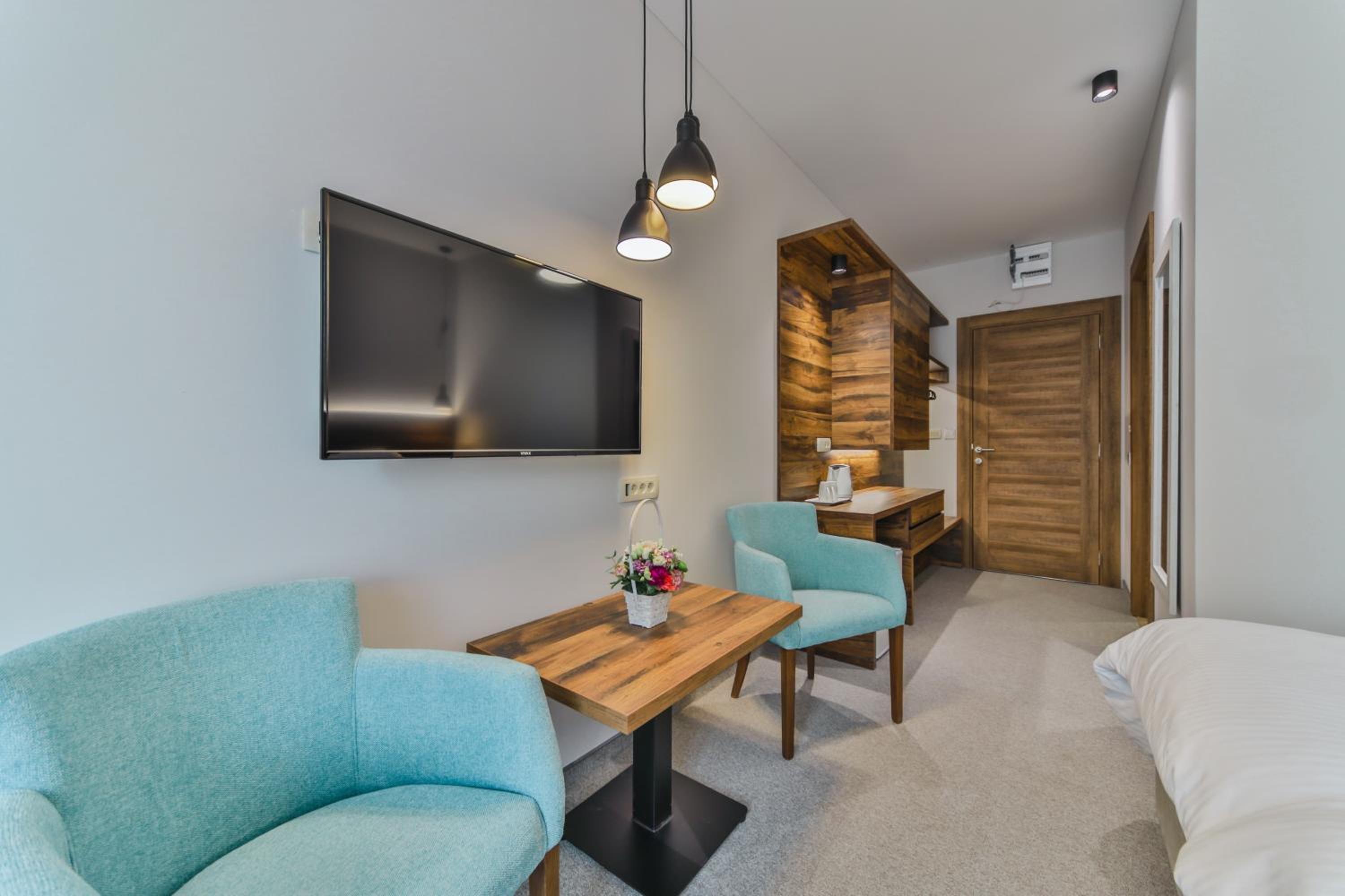 Deluxe Double or Twin Room - Photo 14