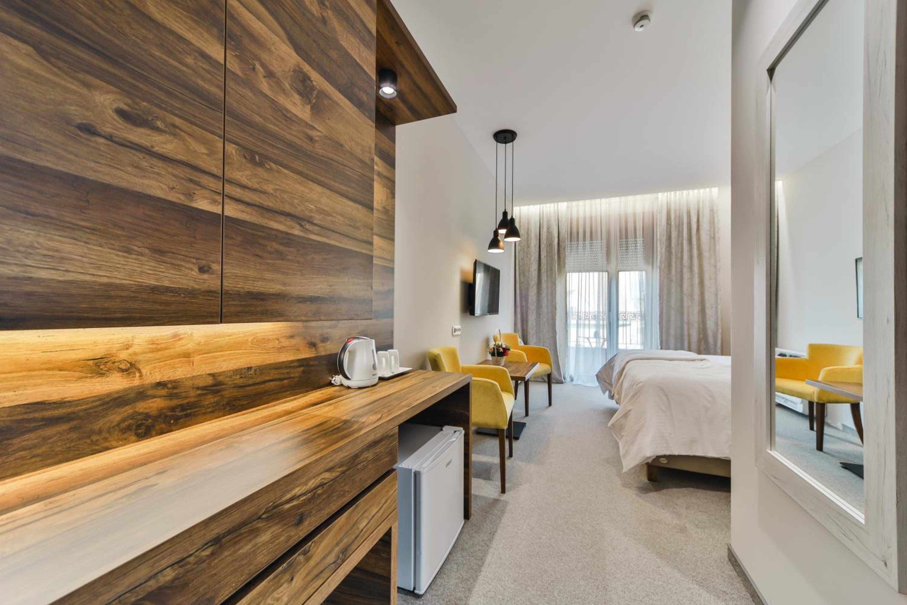 Deluxe Double or Twin Room - Photo 12