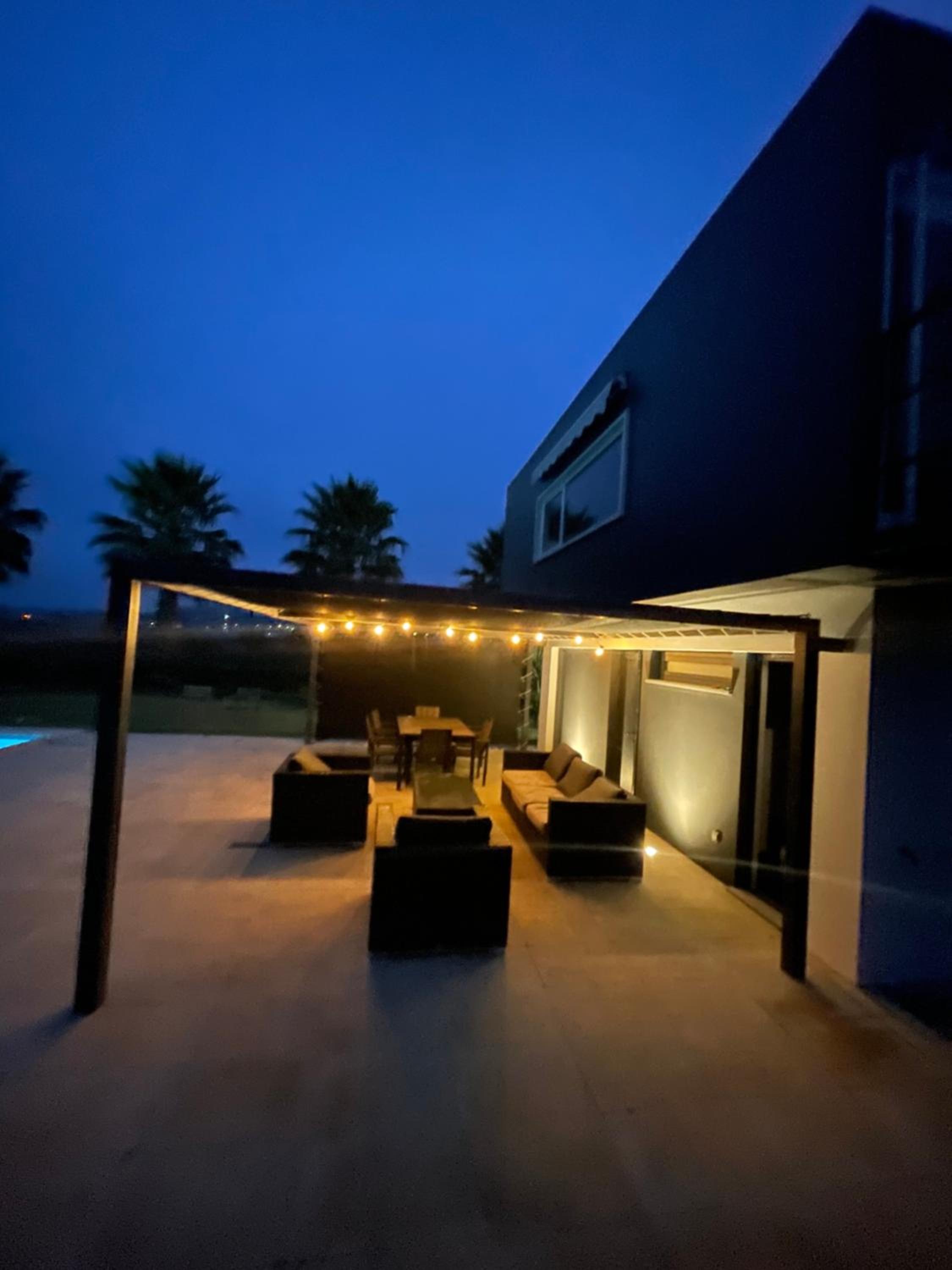 Six-Bedroom House photo 2