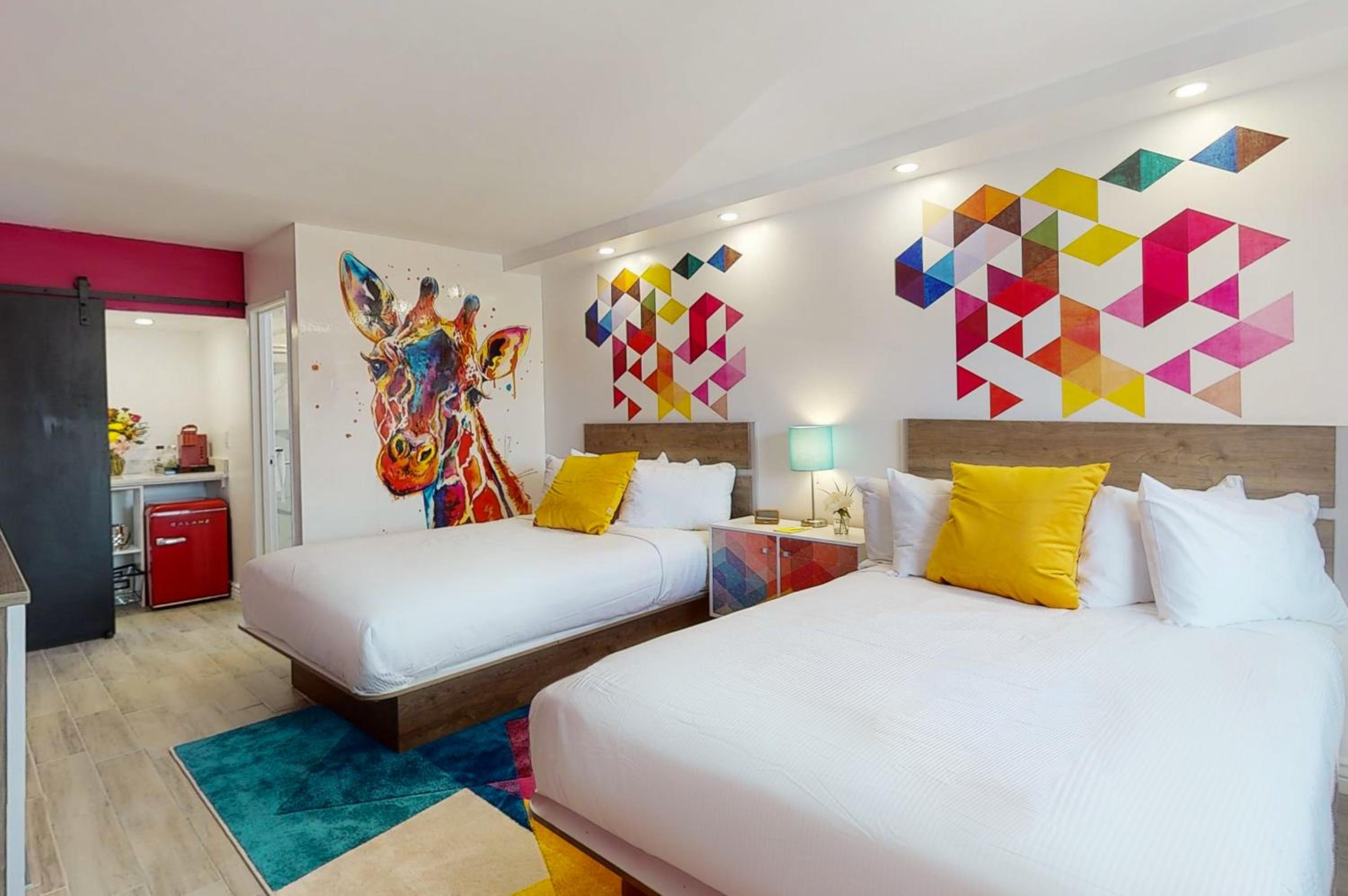 Queen Room with Two Queen Beds - Photo 2