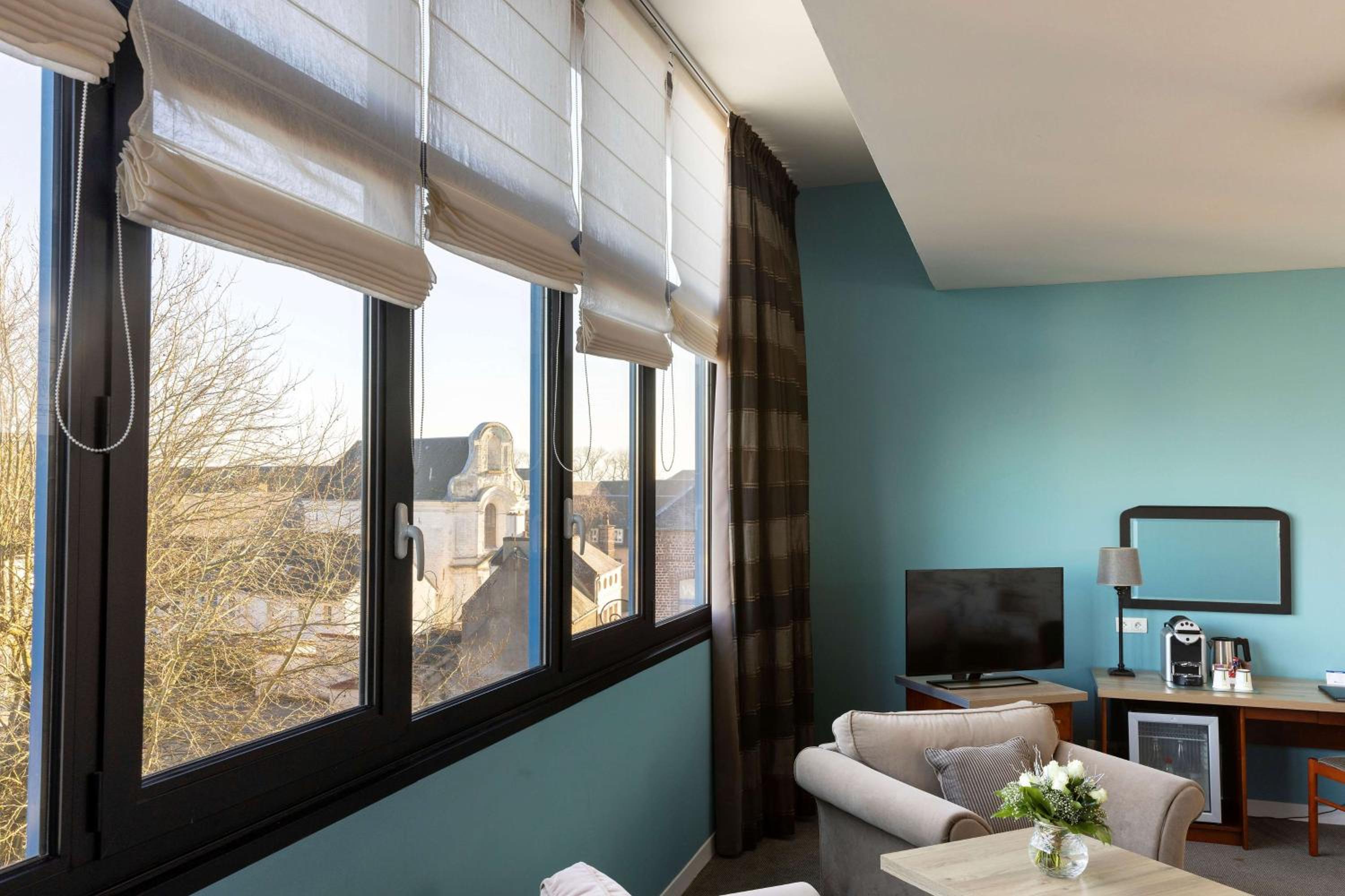 Junior King Suite - Photo 8