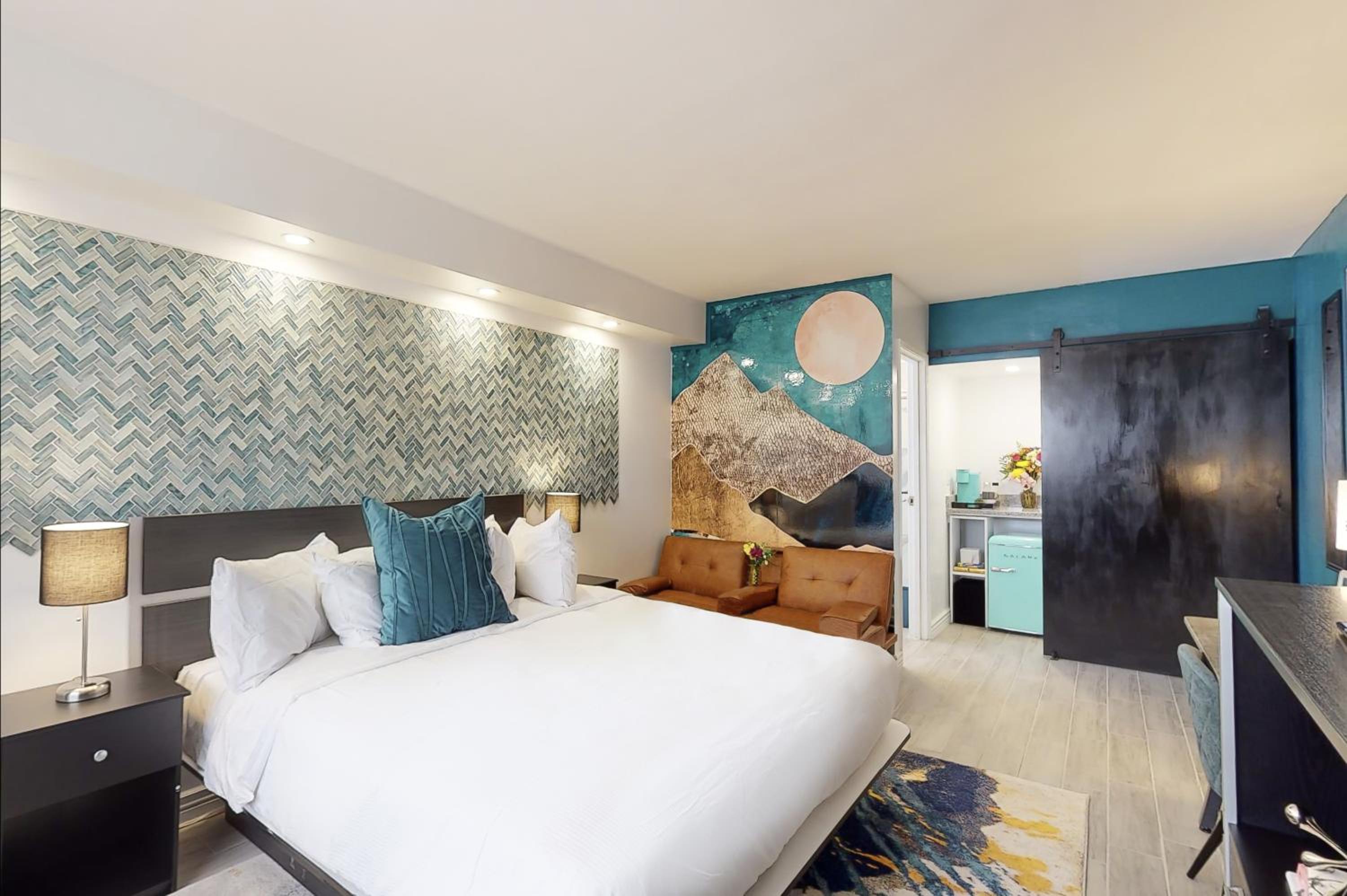 Deluxe King Room - Photo 1
