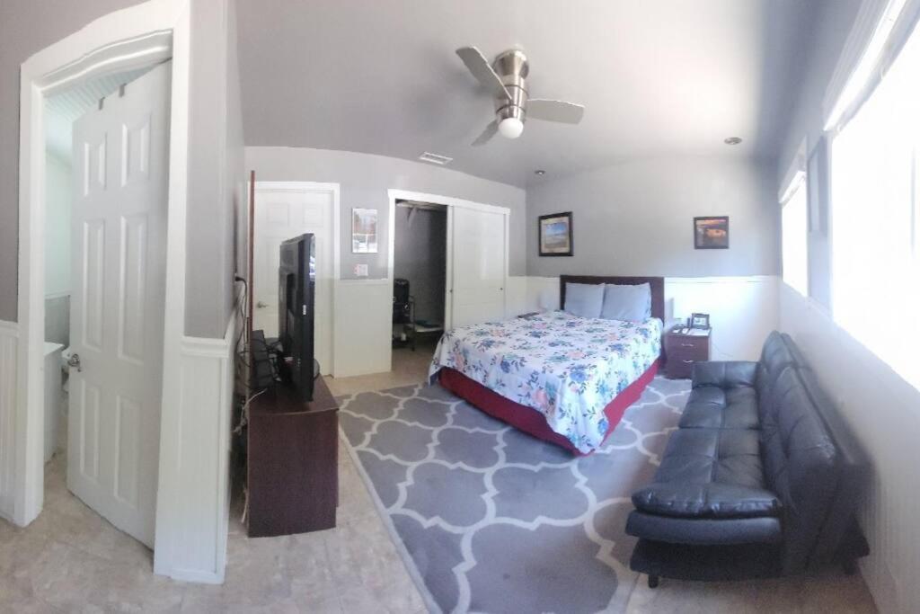 Queen Room photo 1