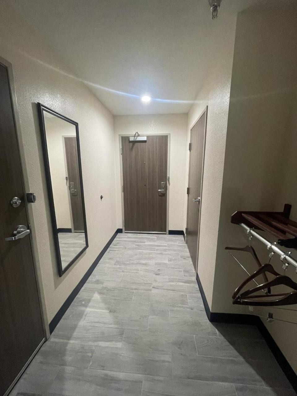 Single Room - Disability Access photo 3