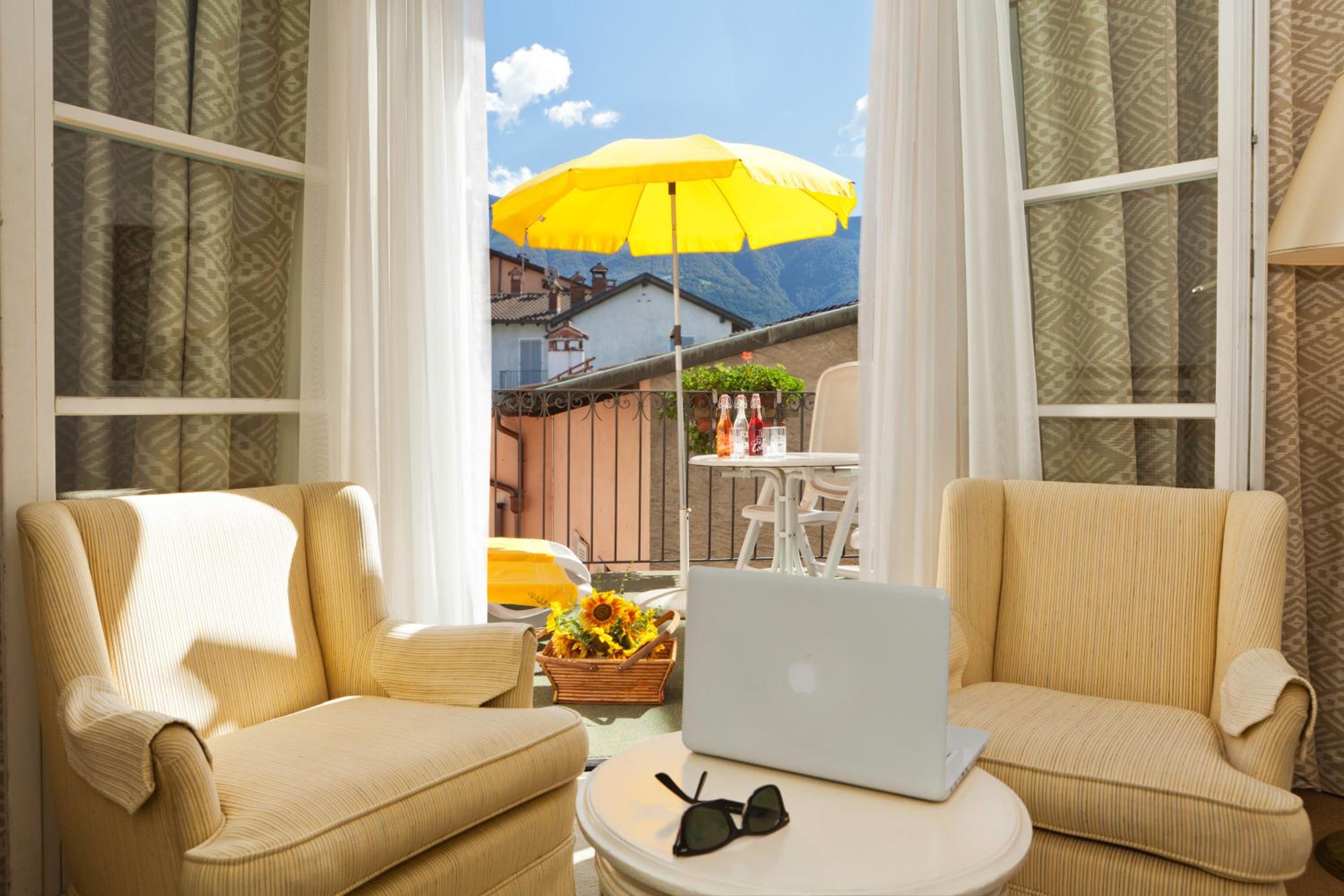 Double Room with Courtyard View - Photo 2