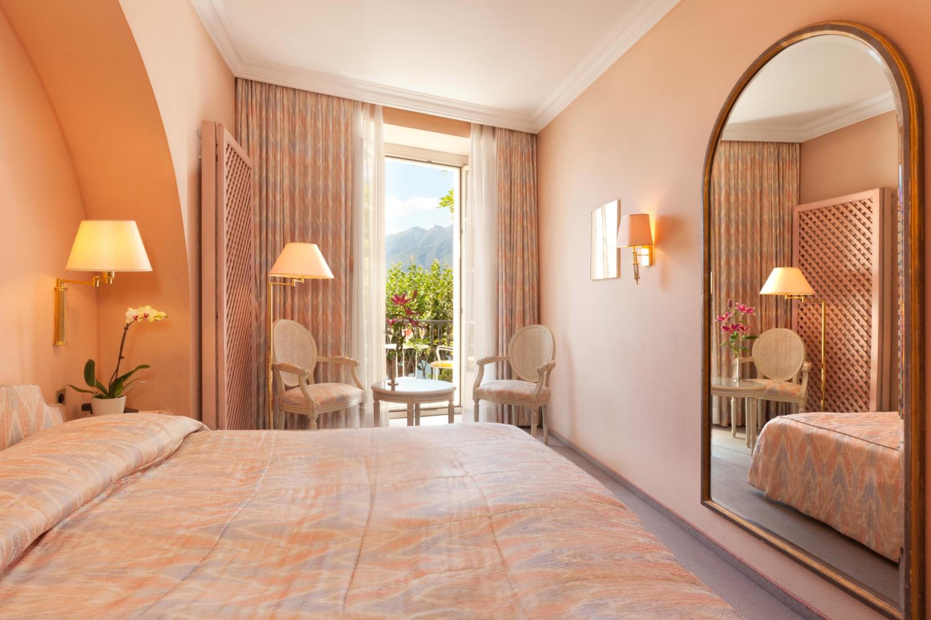 Double Room with Lake View - Photo 5