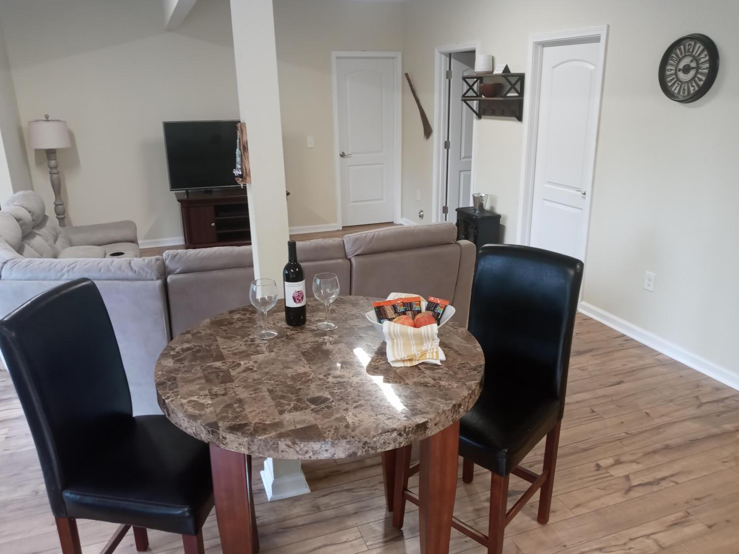 Family Room with Private Bathroom photo 3