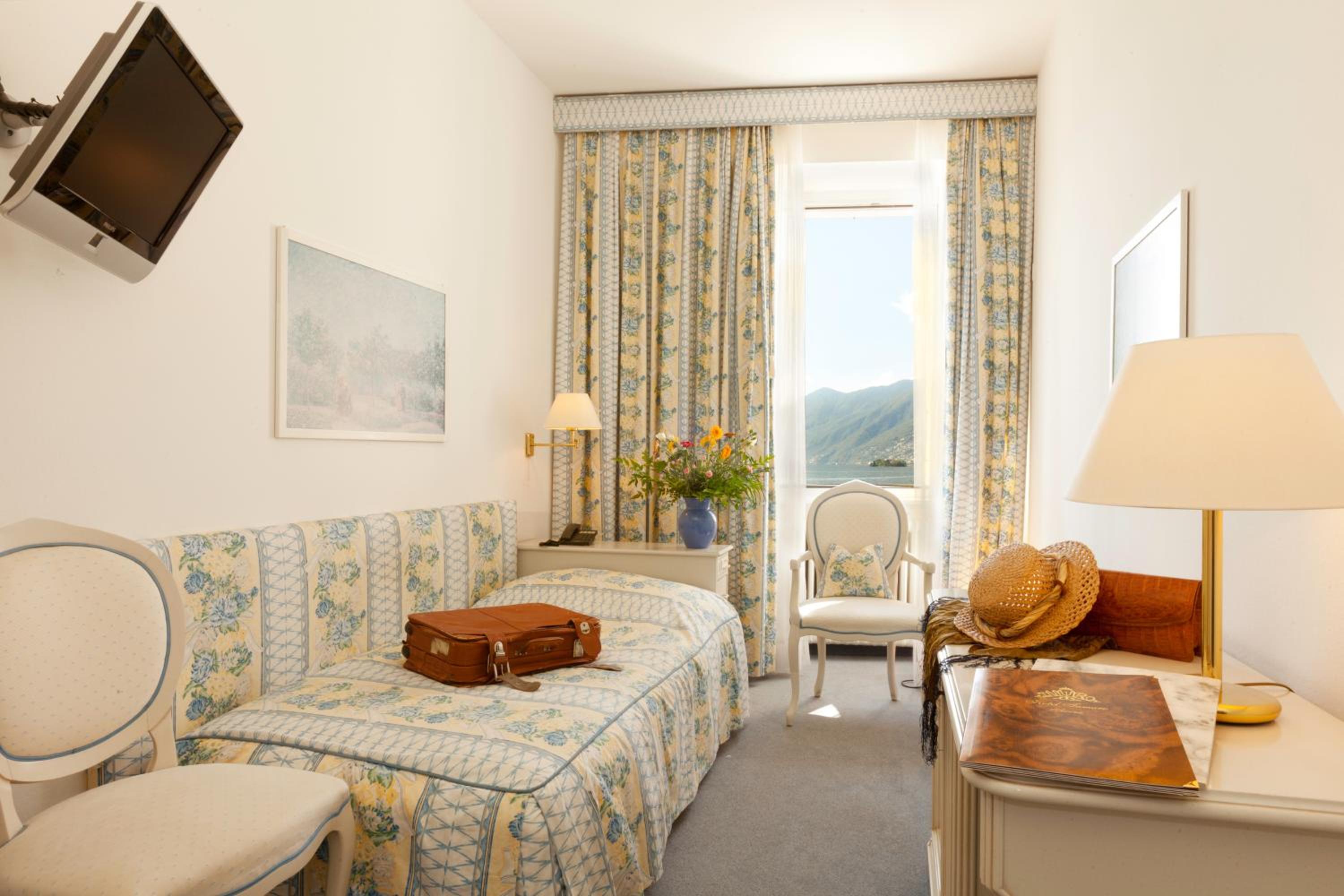 Single Room with Lake View