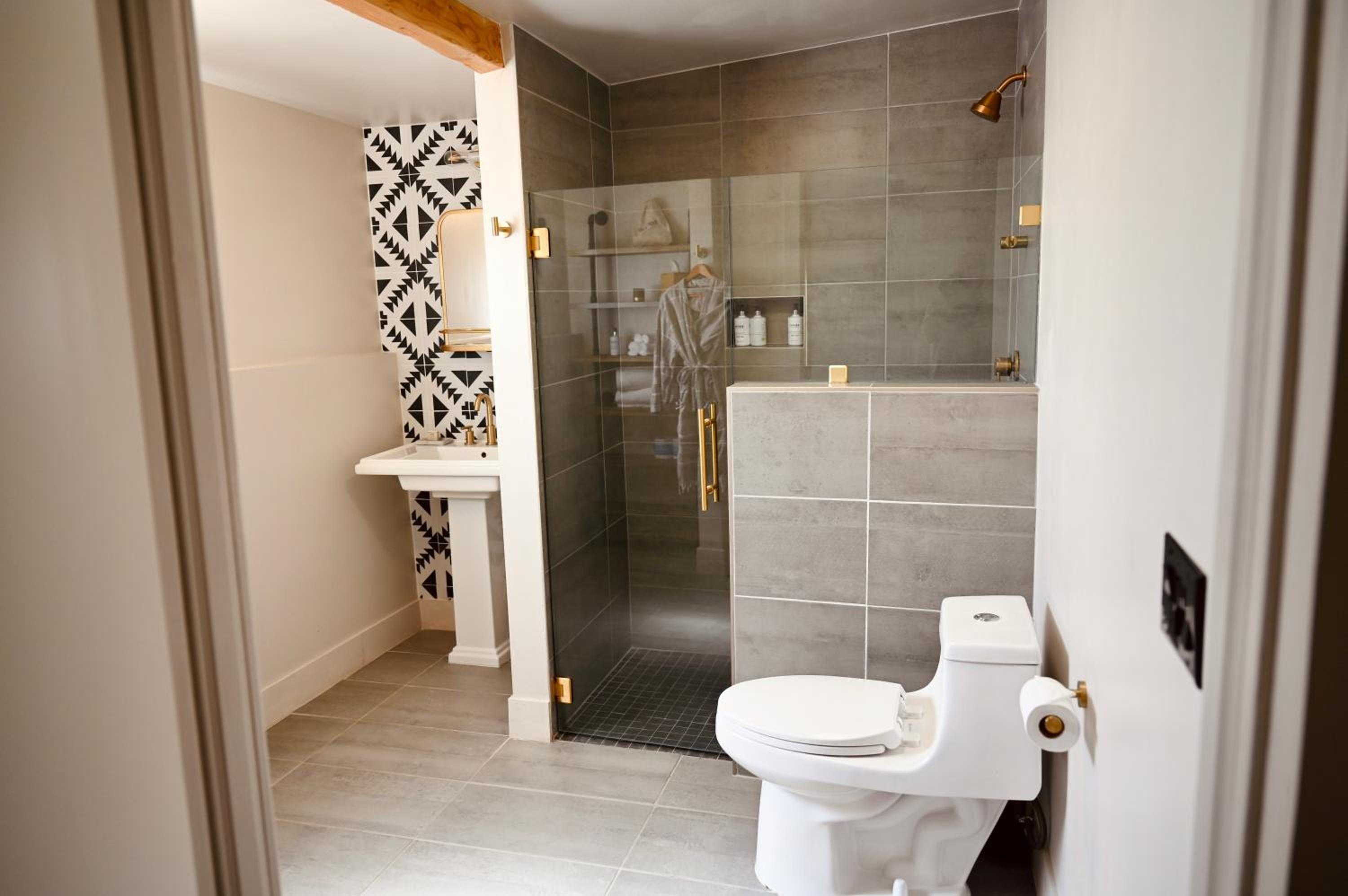 Superior Suite - Photo 5