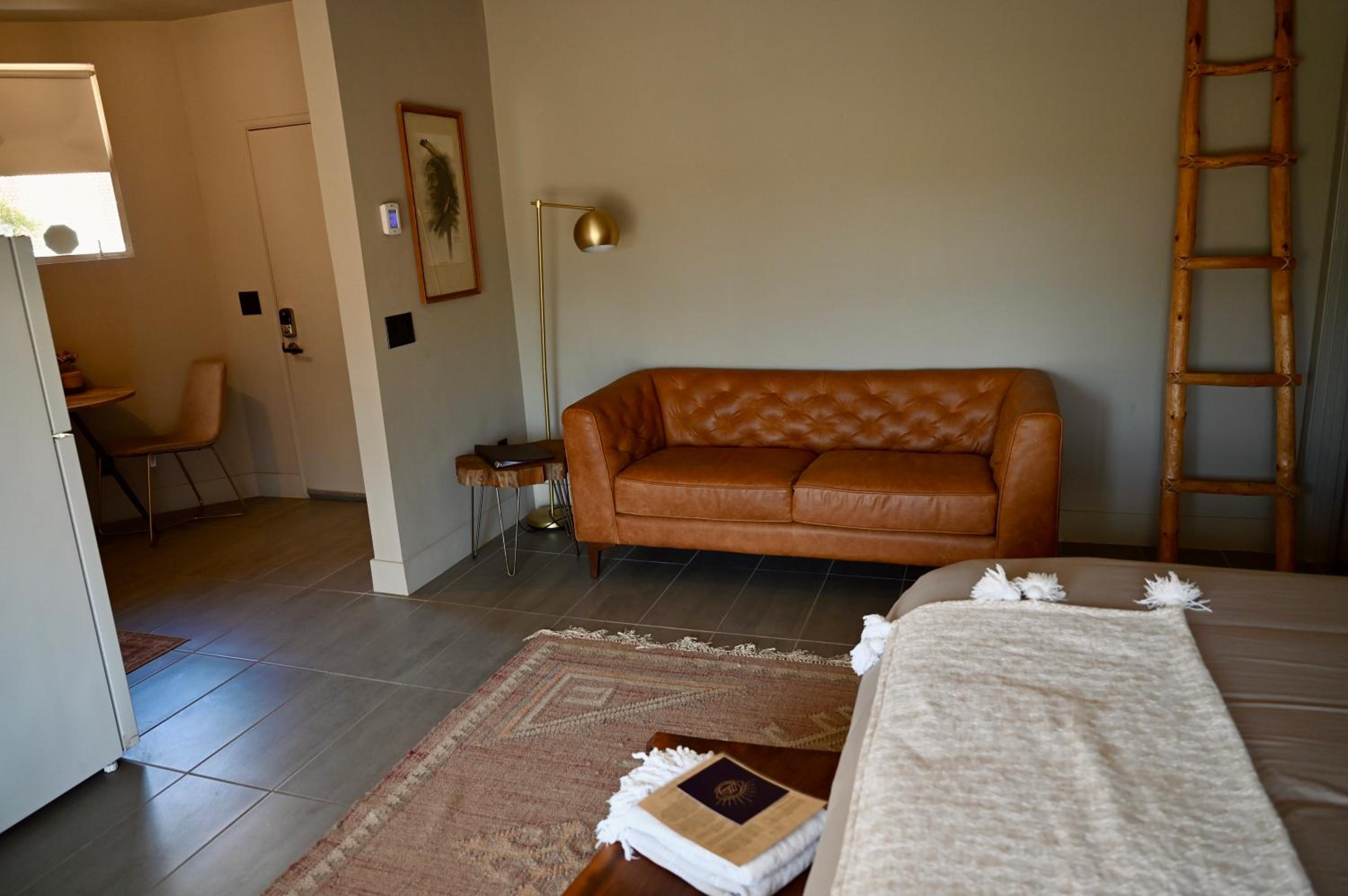 Superior Suite - Photo 7