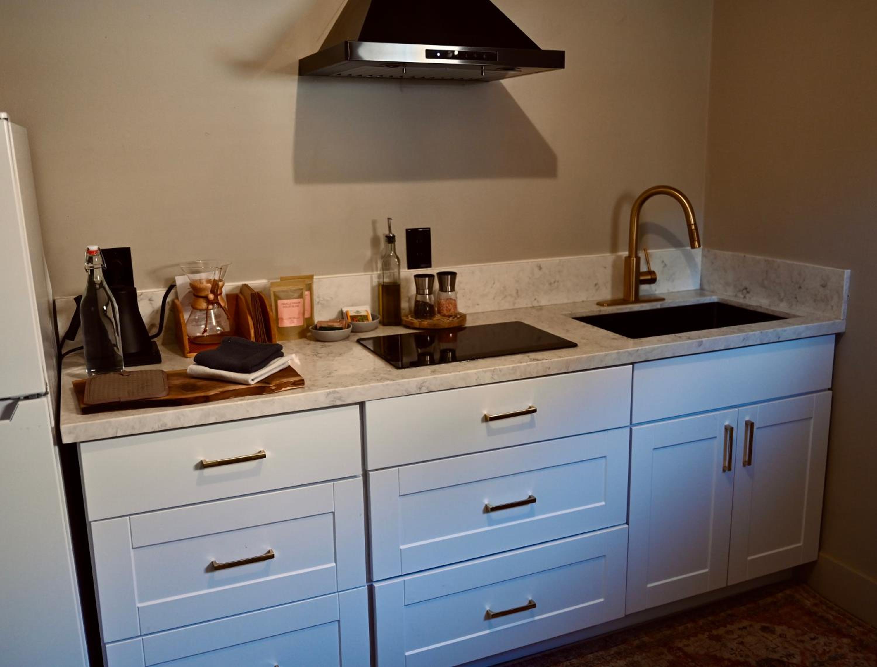 Superior Suite - Photo 8