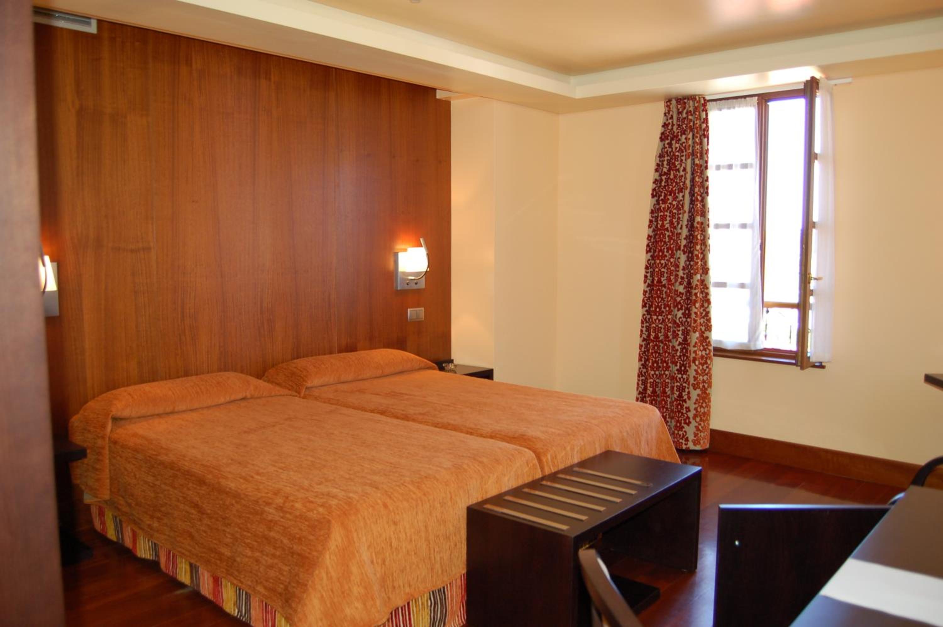 Double or Twin Room - Photo 3