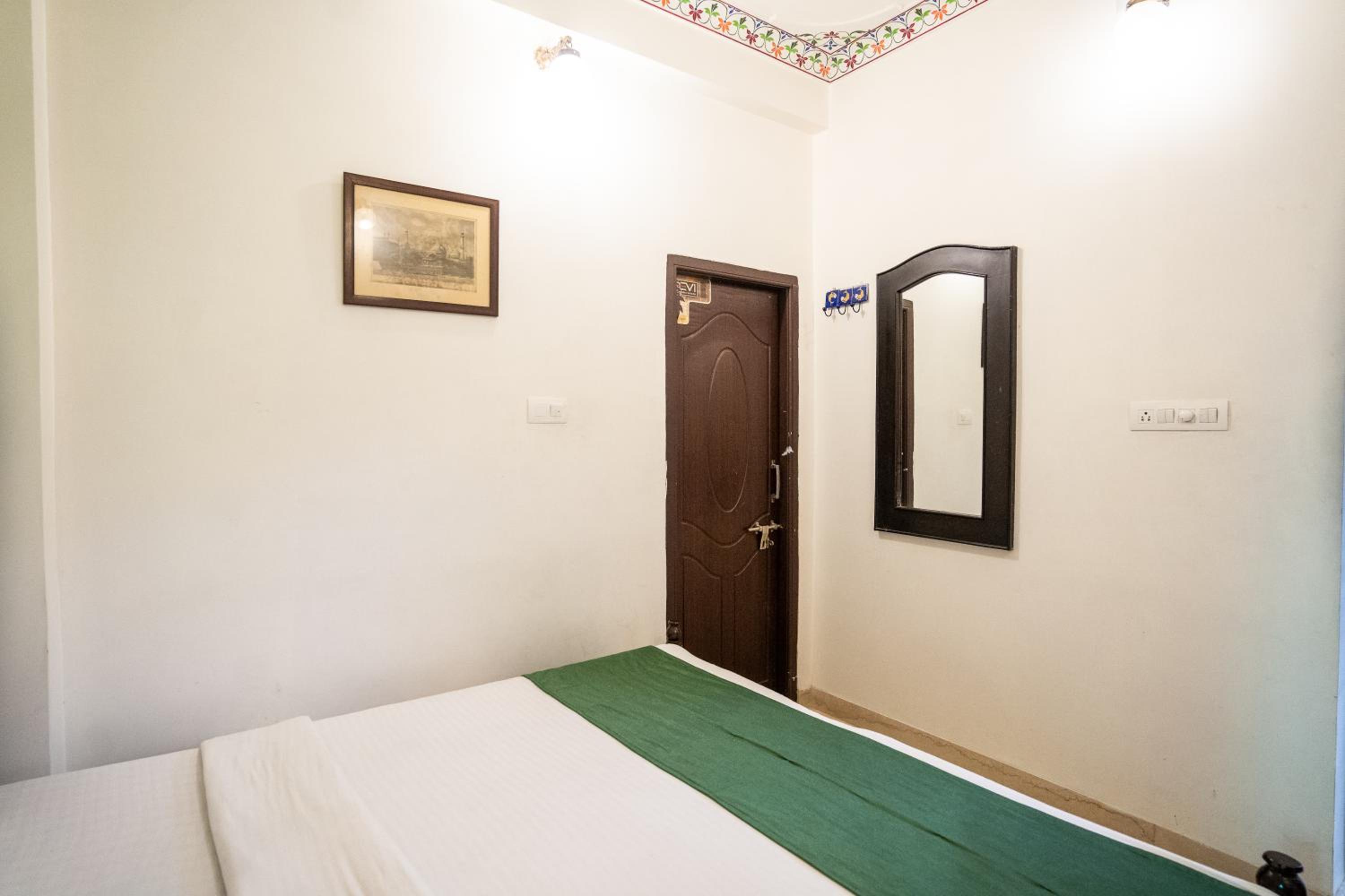 Standard Double Room with Fan - Photo 4