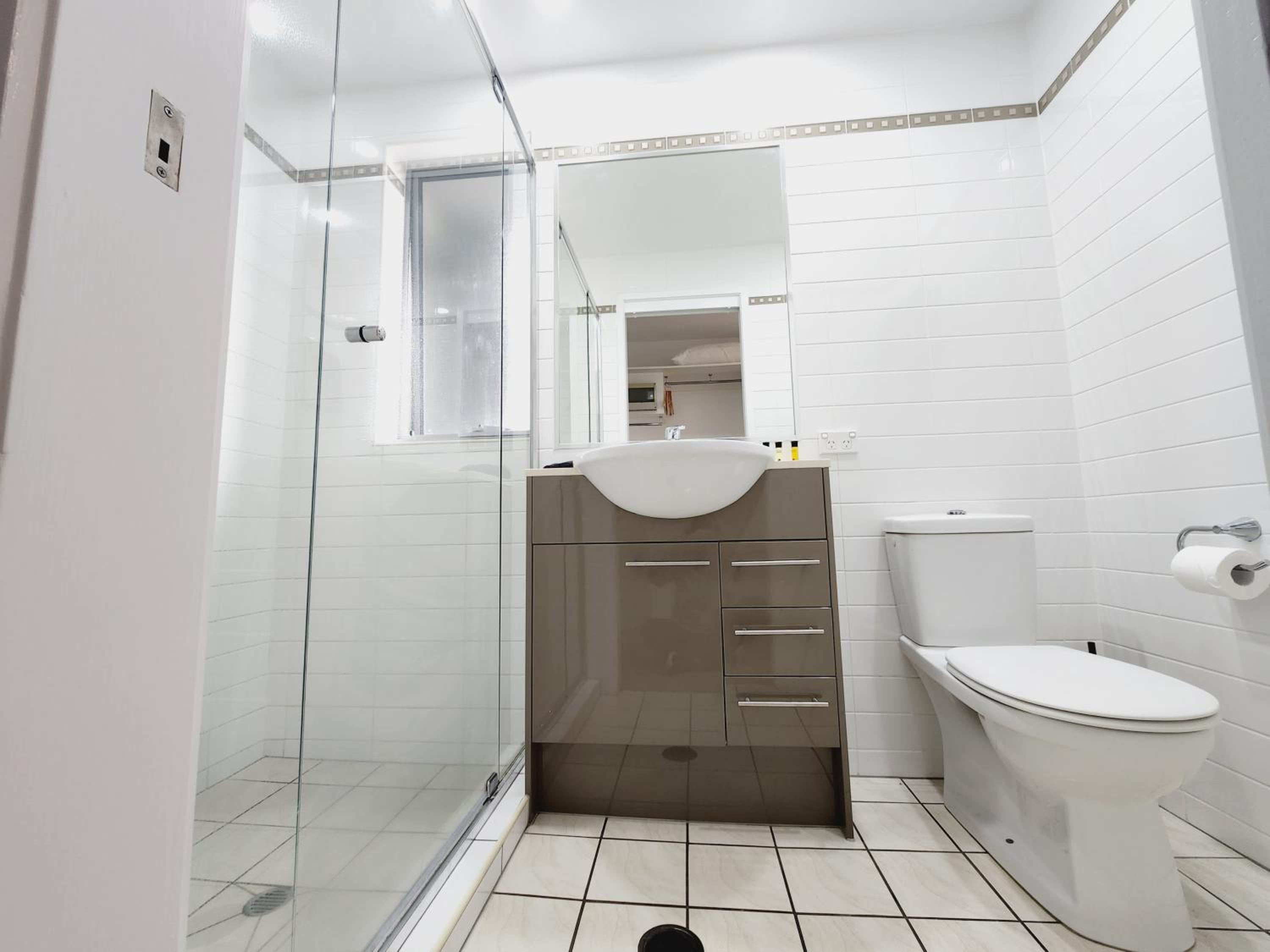 Deluxe Three-Bedroom Apartment with River View photo 2