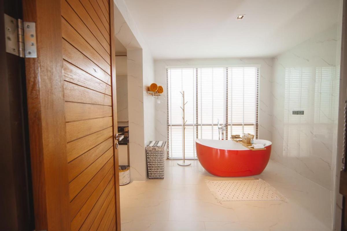 Family Room with Garden View - Photo 14
