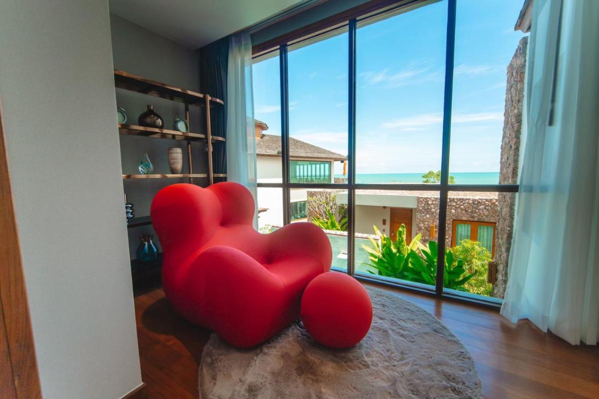 Family Room with Garden View - Photo 11