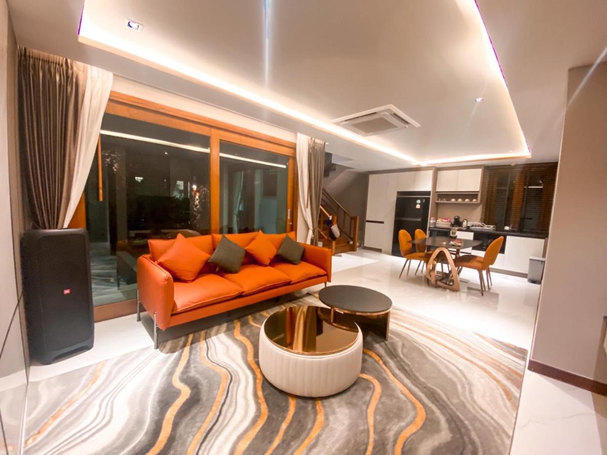 Family Room with Garden View - Photo 4