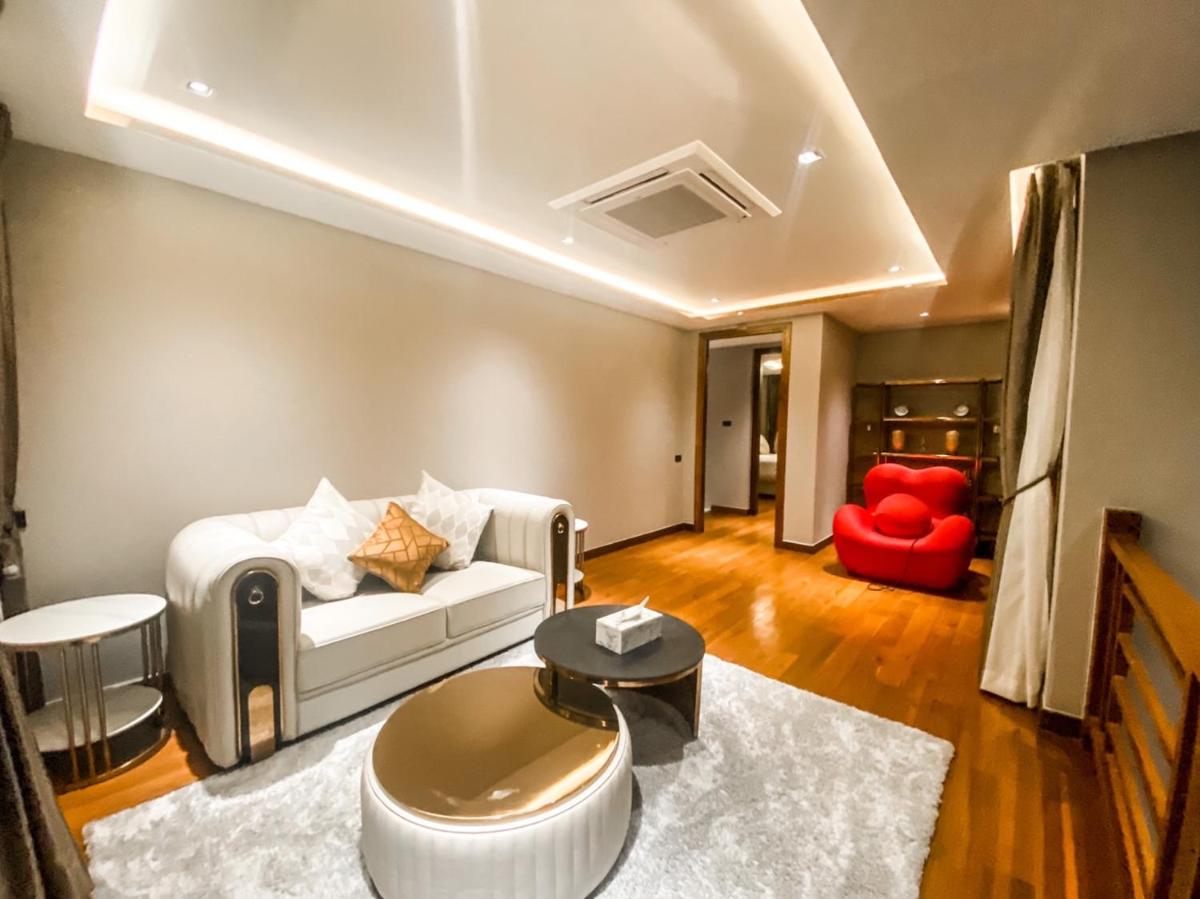Family Room with Garden View - Photo 5