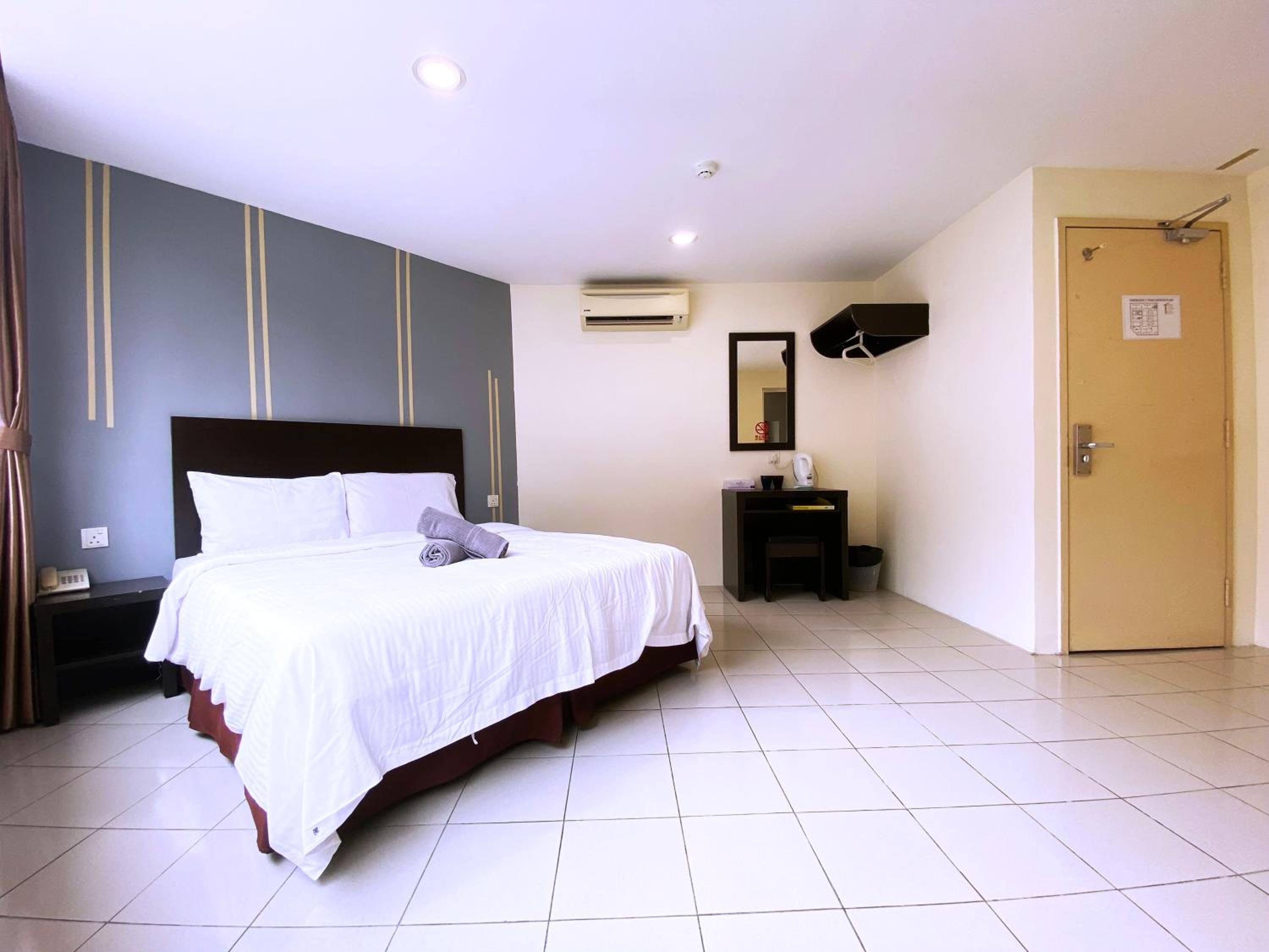 Large Double Room photo 1