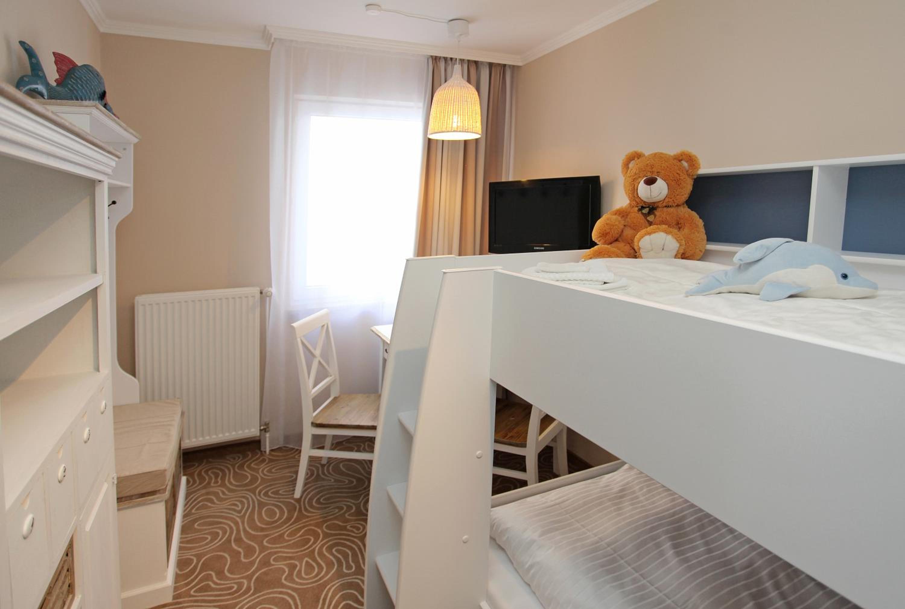 Family Room (2 Adults + 2 Children)