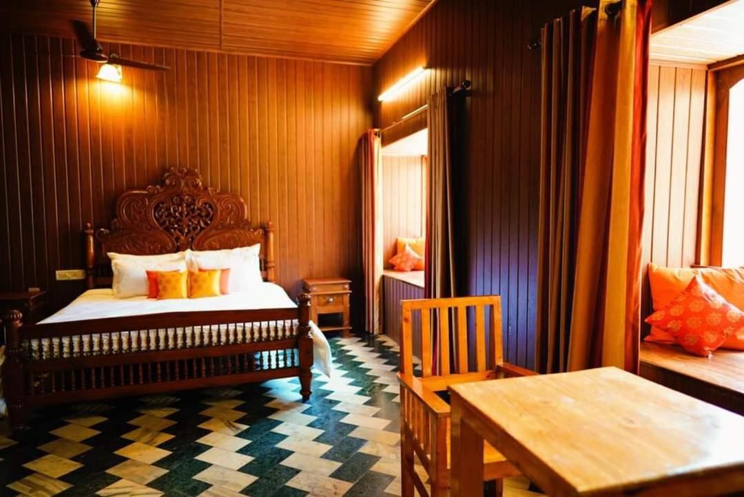 Deluxe King Room photo 3