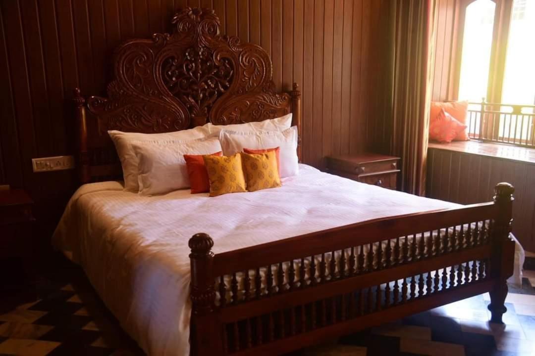 Deluxe King Room photo 2