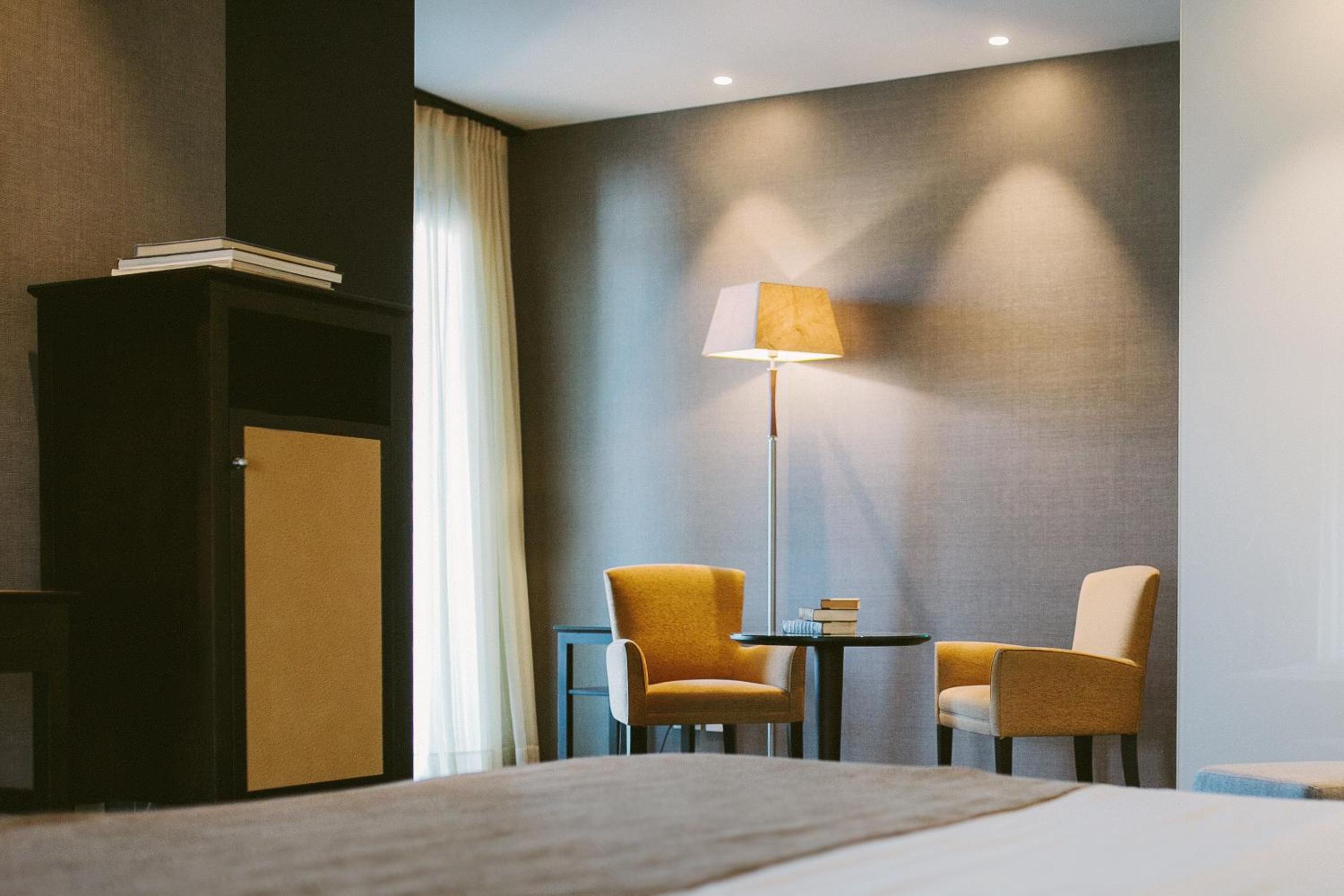 Junior Suite with Balcony - Photo 5