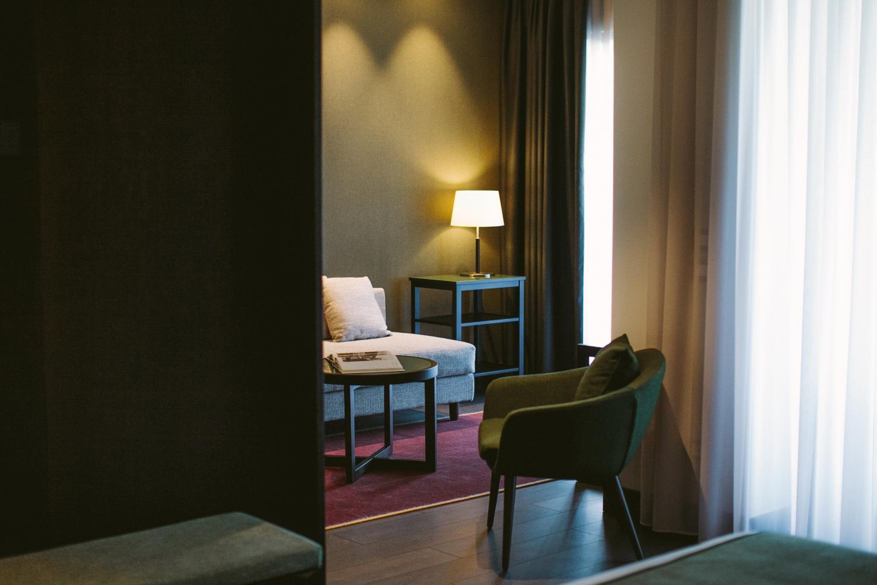 Junior Suite with Balcony - Photo 8