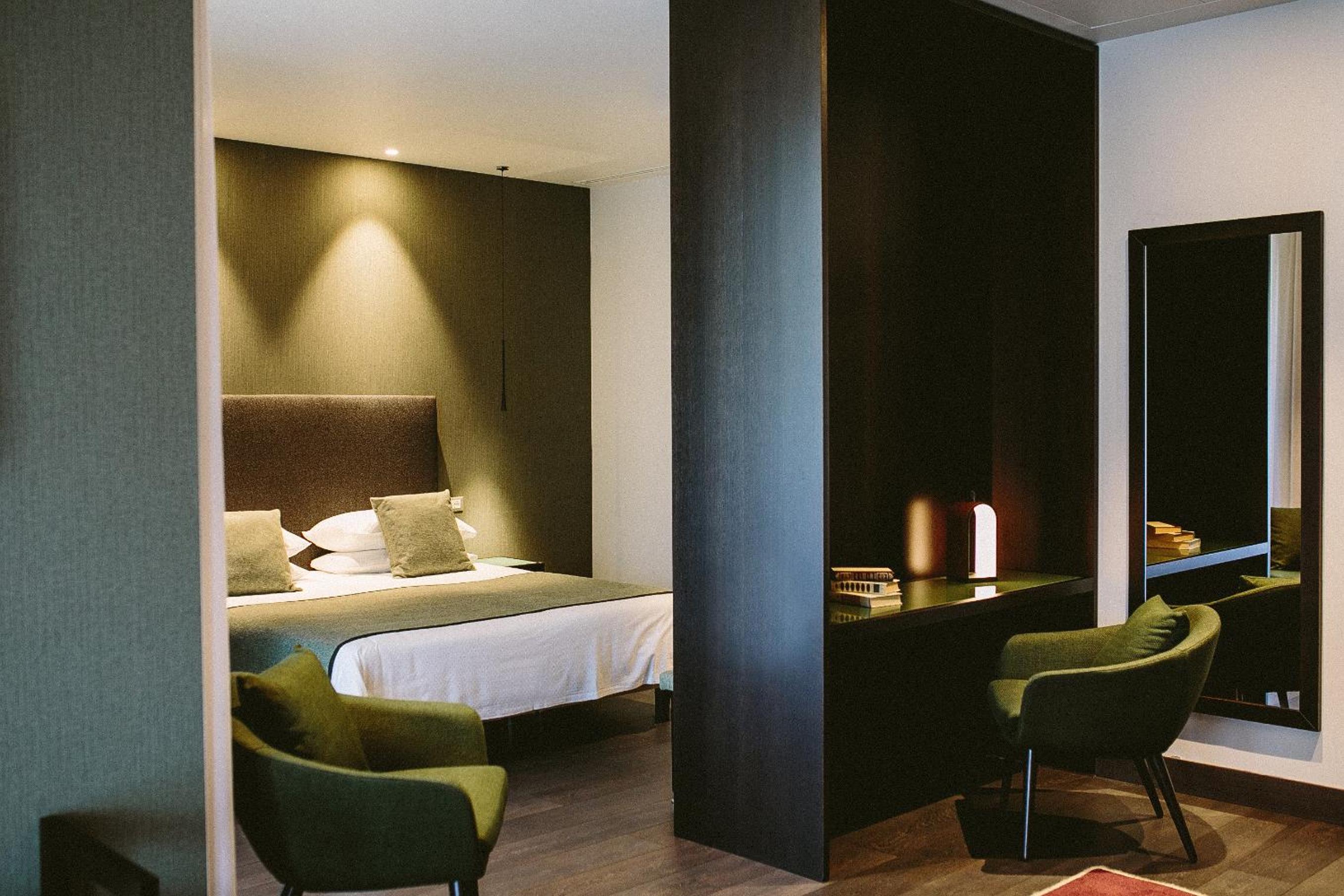 Junior Suite with Balcony - Photo 1