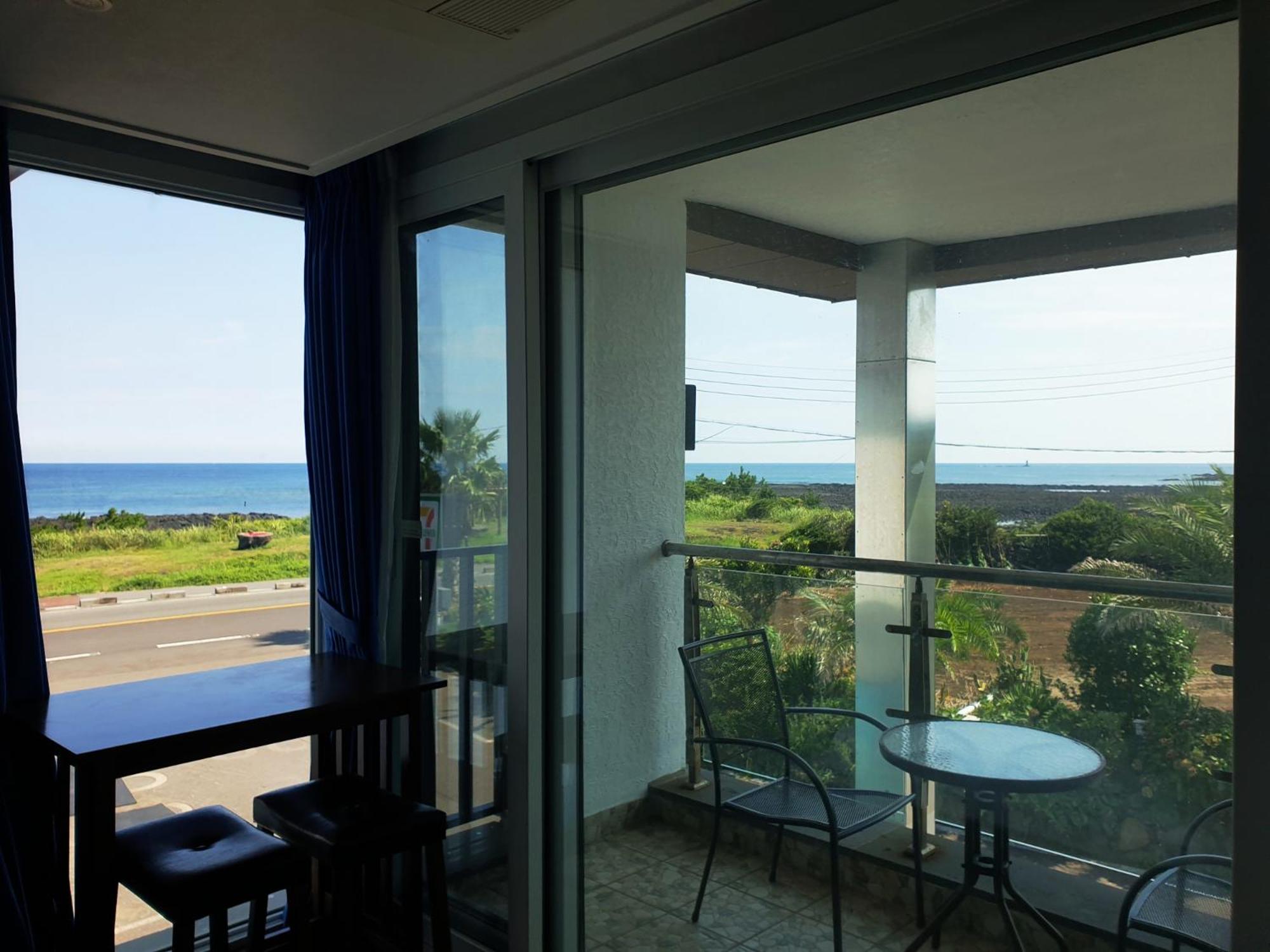 Deluxe Double Room with Sea View - Photo 4