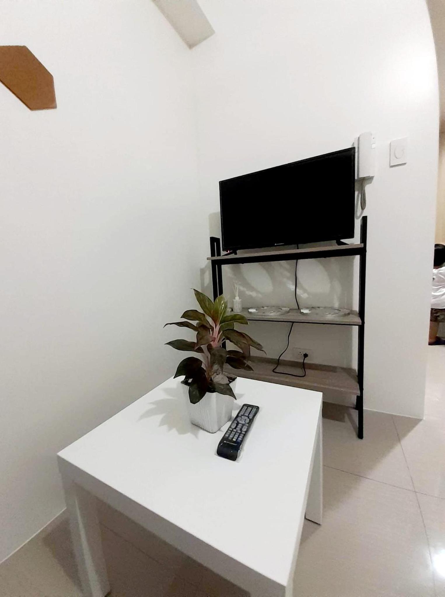 One-Bedroom Apartment - Photo 7