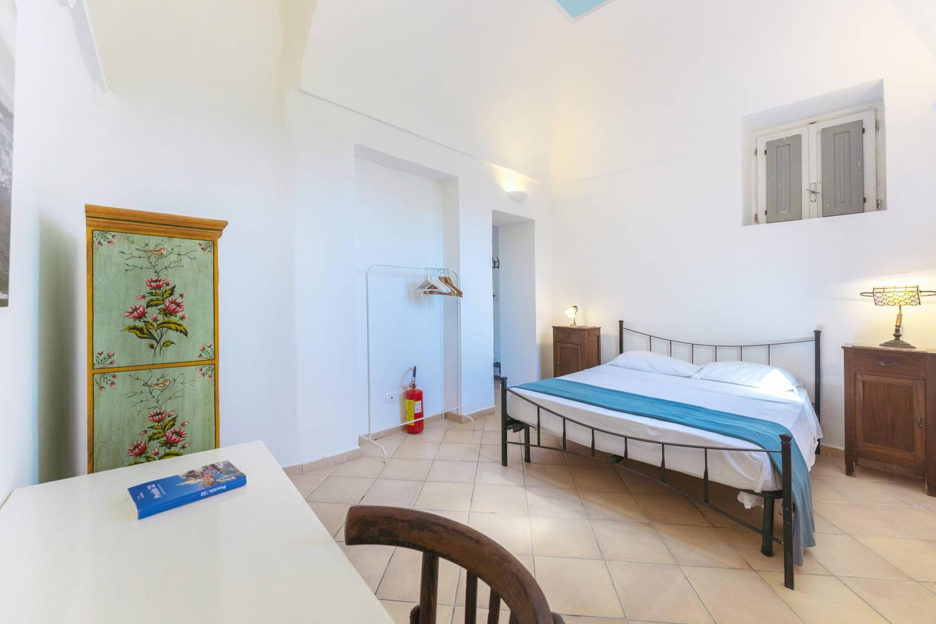 Quadruple Room with Private Bathroom photo 2