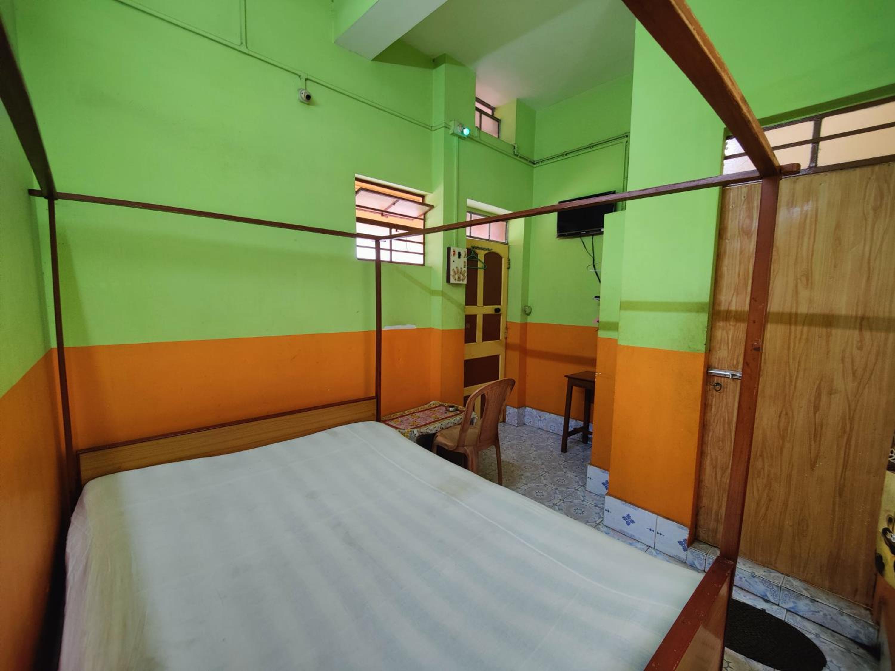 Deluxe Room (2 Adults + 1 Child) - Photo 2