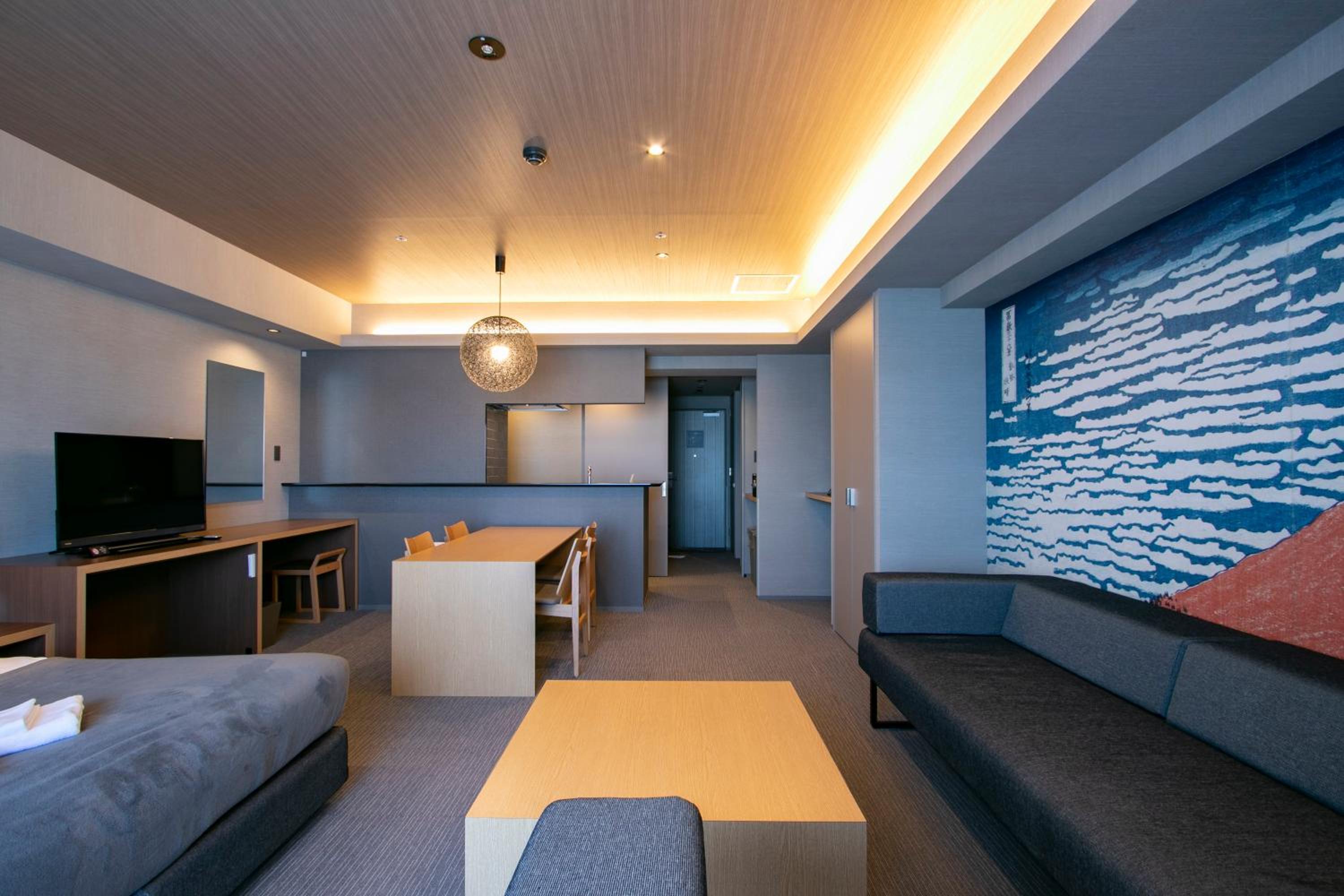 Deluxe King Suite