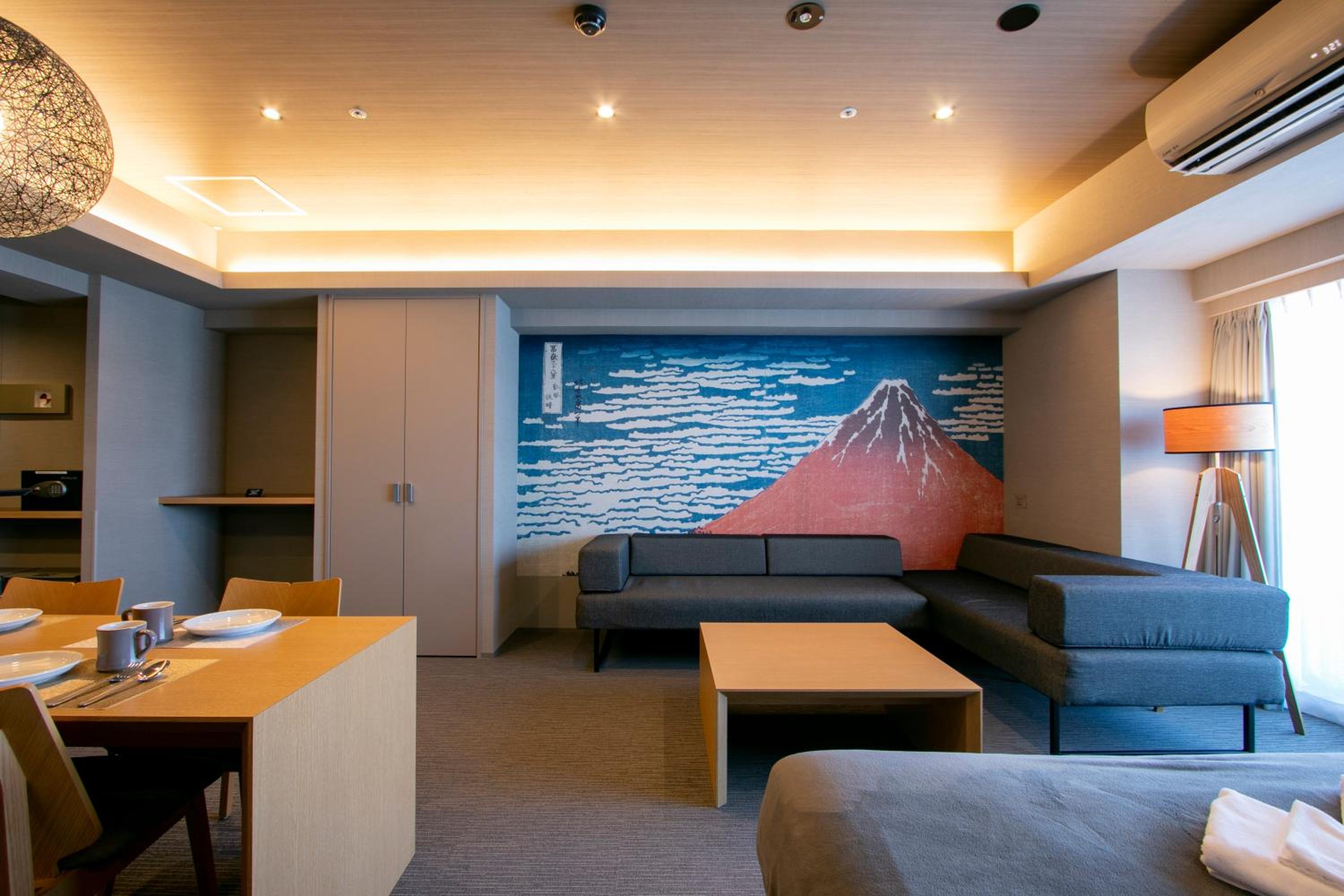 Deluxe King Suite