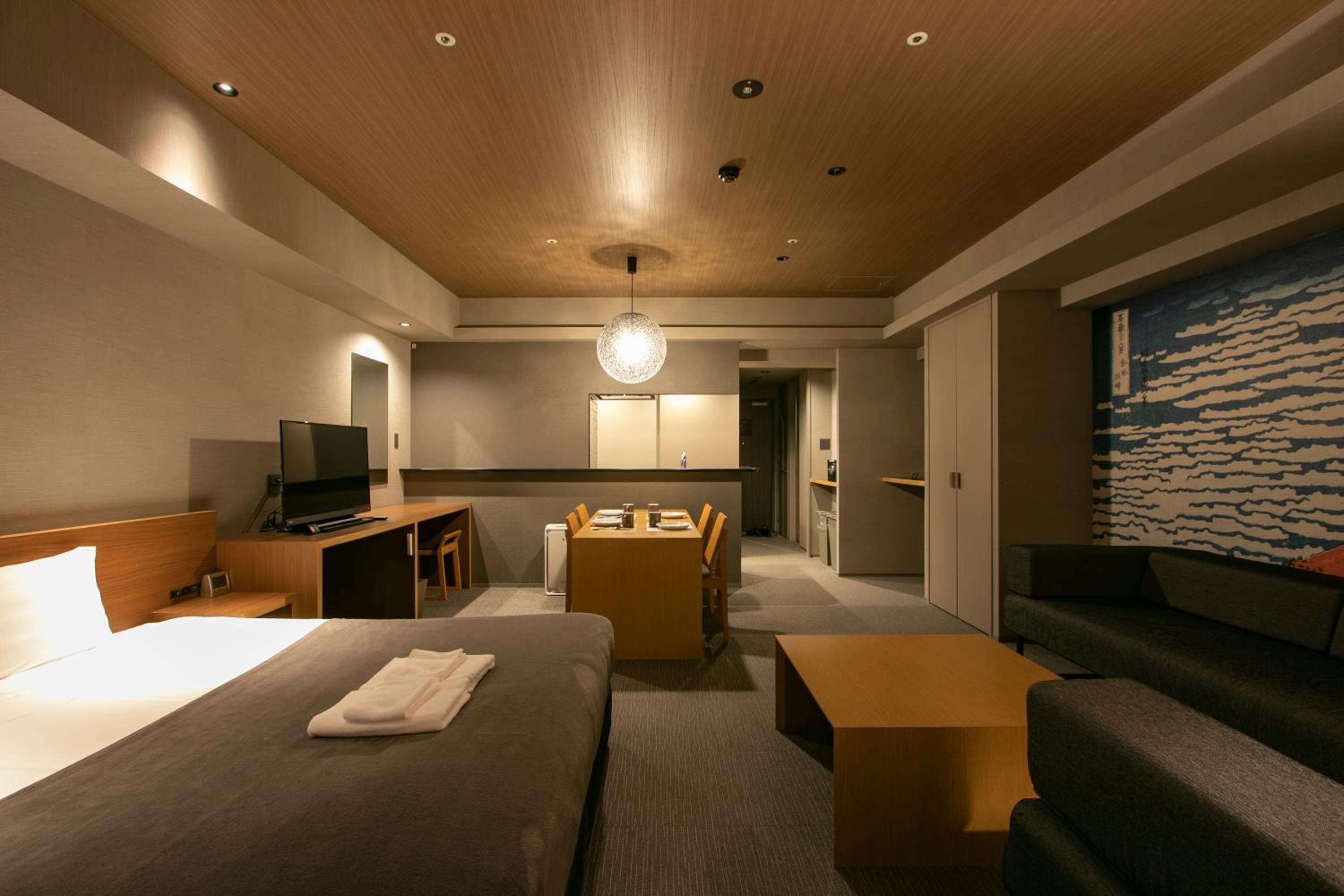 Deluxe King Suite