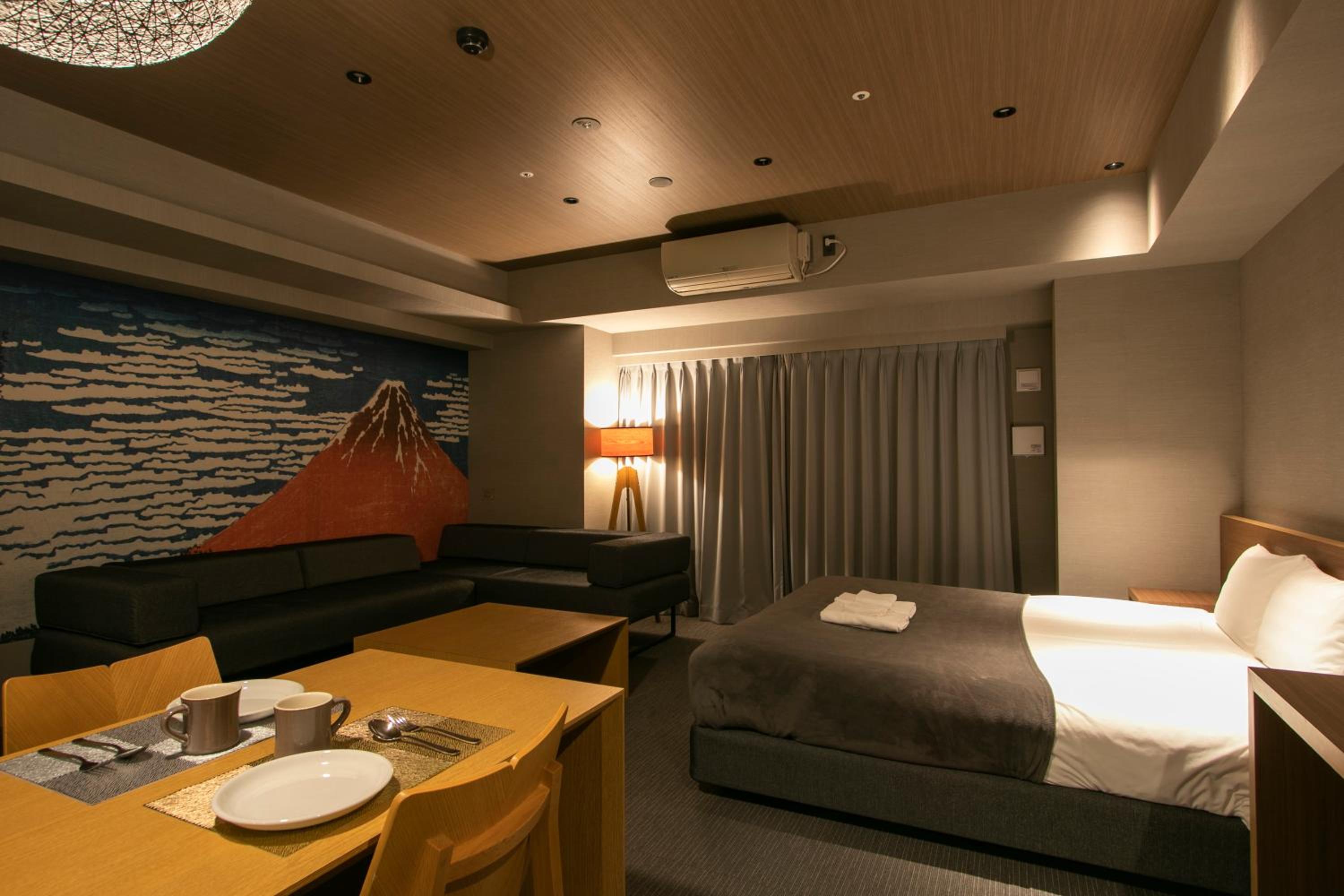 Deluxe King Suite